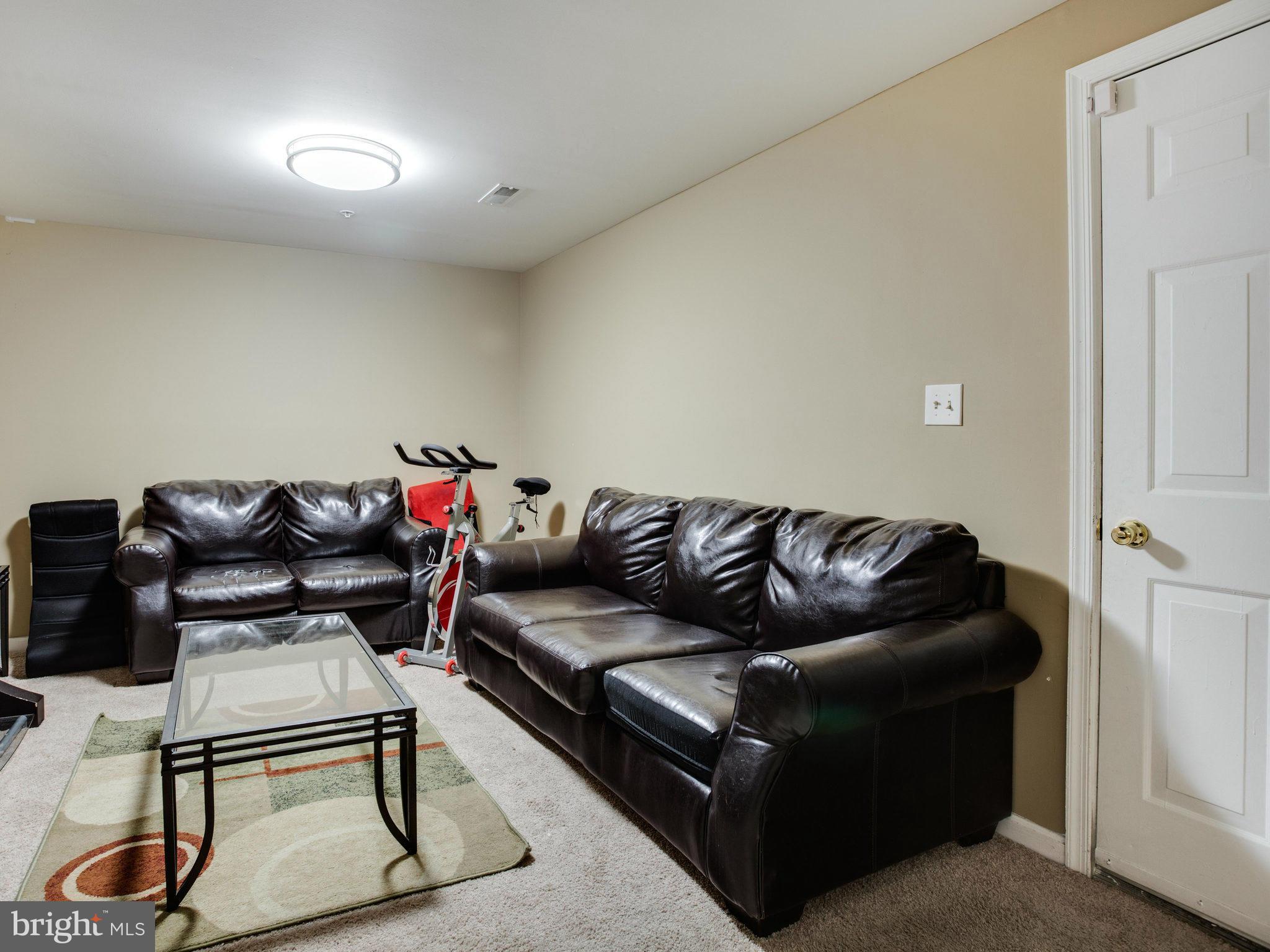 CROMWELL FOUNTAIN - Residential