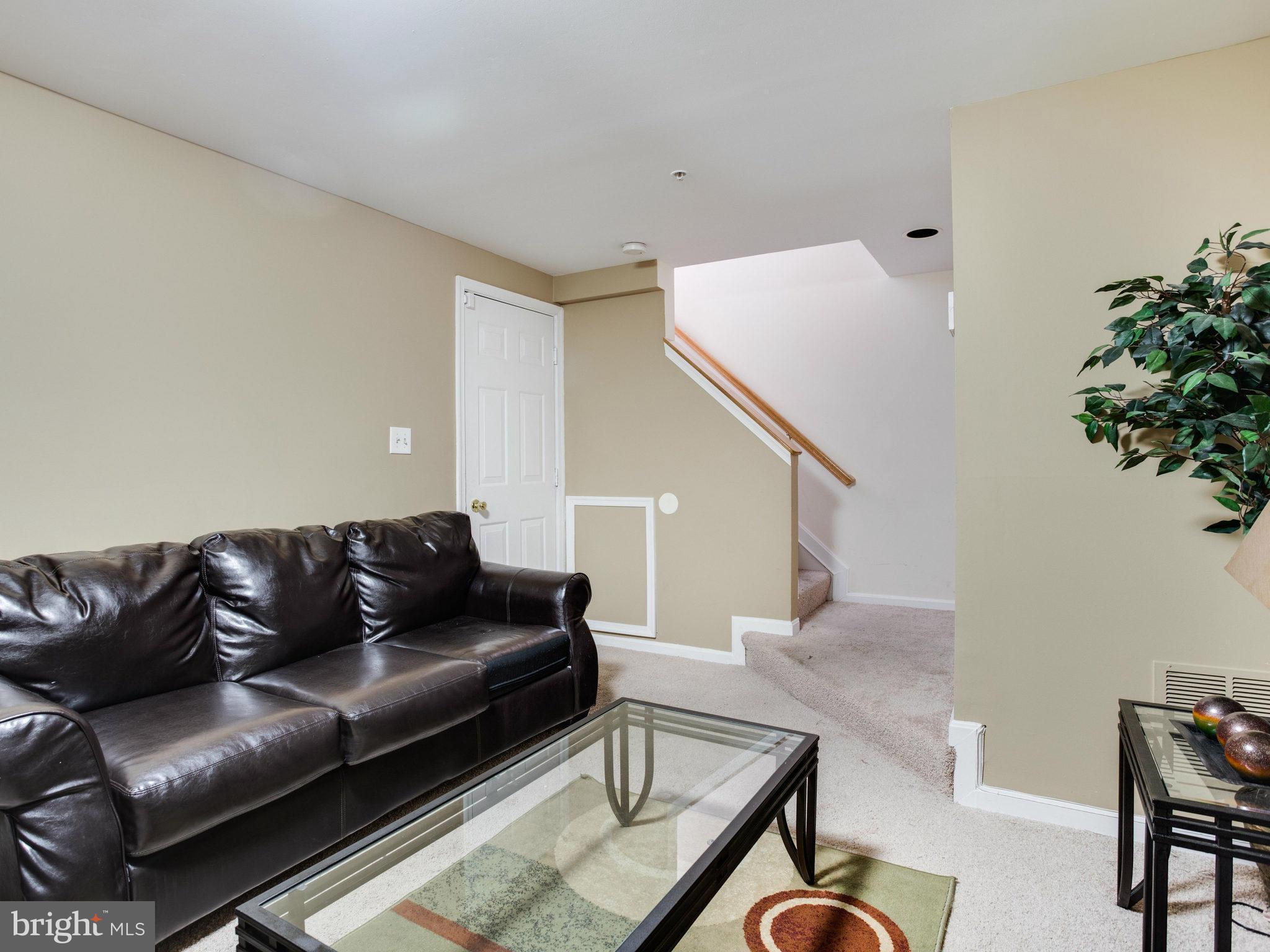 CROMWELL FOUNTAIN - Residential