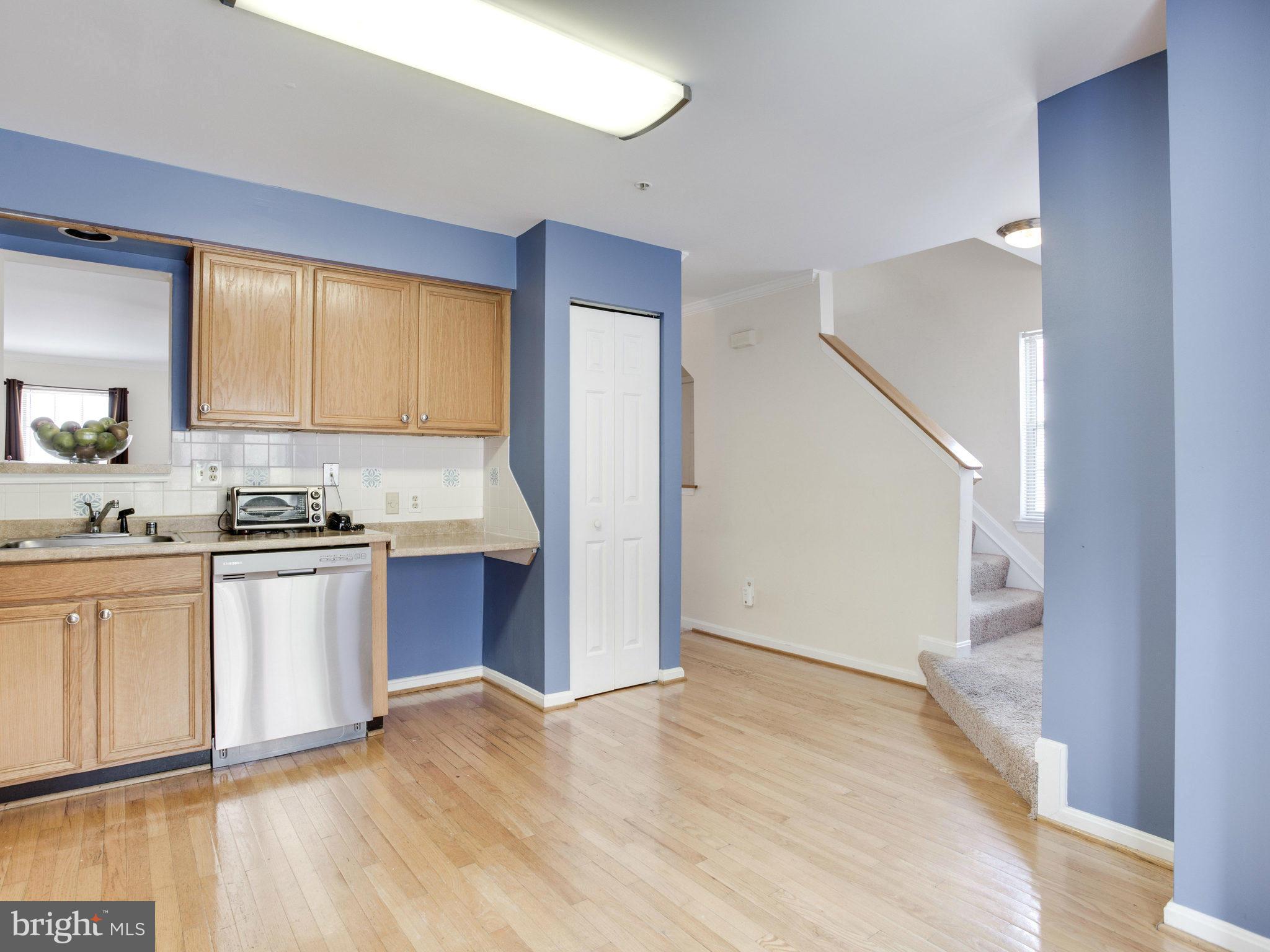 CROMWELL FOUNTAIN - Residential