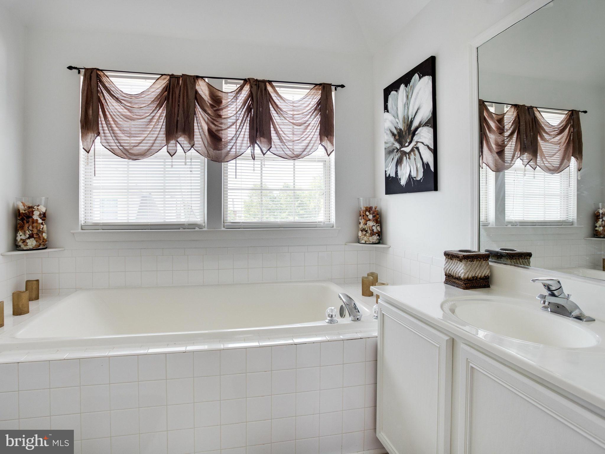 CROMWELL FOUNTAIN - Residential