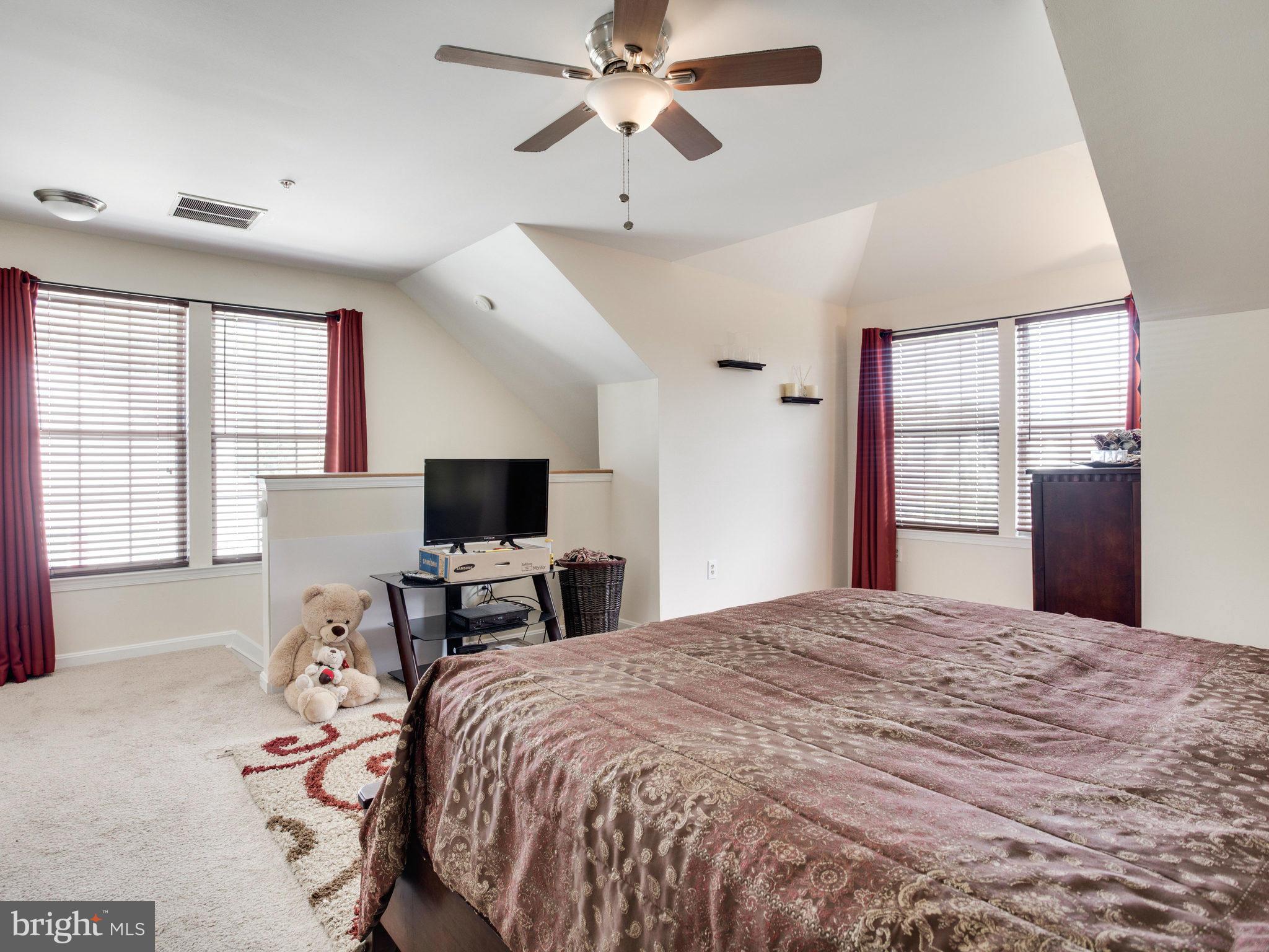 CROMWELL FOUNTAIN - Residential