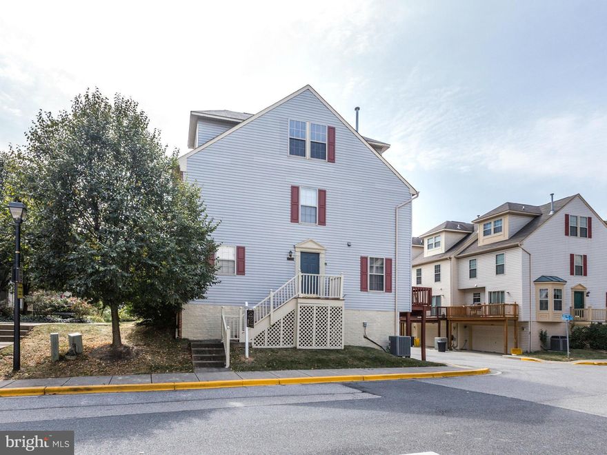 End Unit with 2 Car Garage in popular Worthington Mews section of Cromwell Fountain. 4 finished levels, lots of windows, deck, gas heat, Master Bedroom suite on level 4 with private bath, 2 other bedrooms on upper level 1 with 1 bath. Laundry on 2nd level, spacious rooms, end unit with lot's of natural light, Community playground and pool