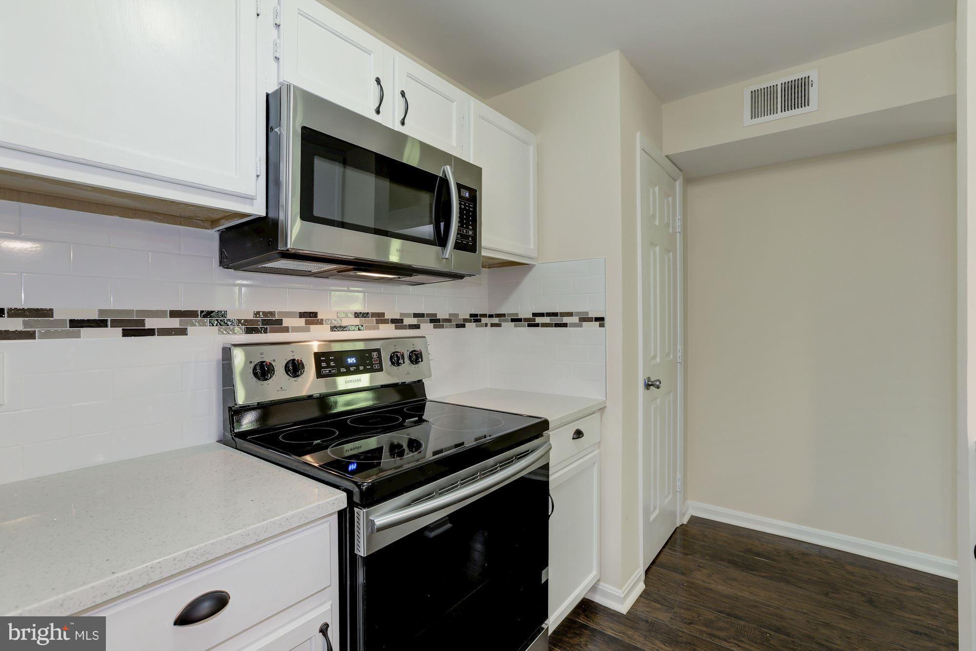 LAKE POINTE AT TOWN CENTER - Residential