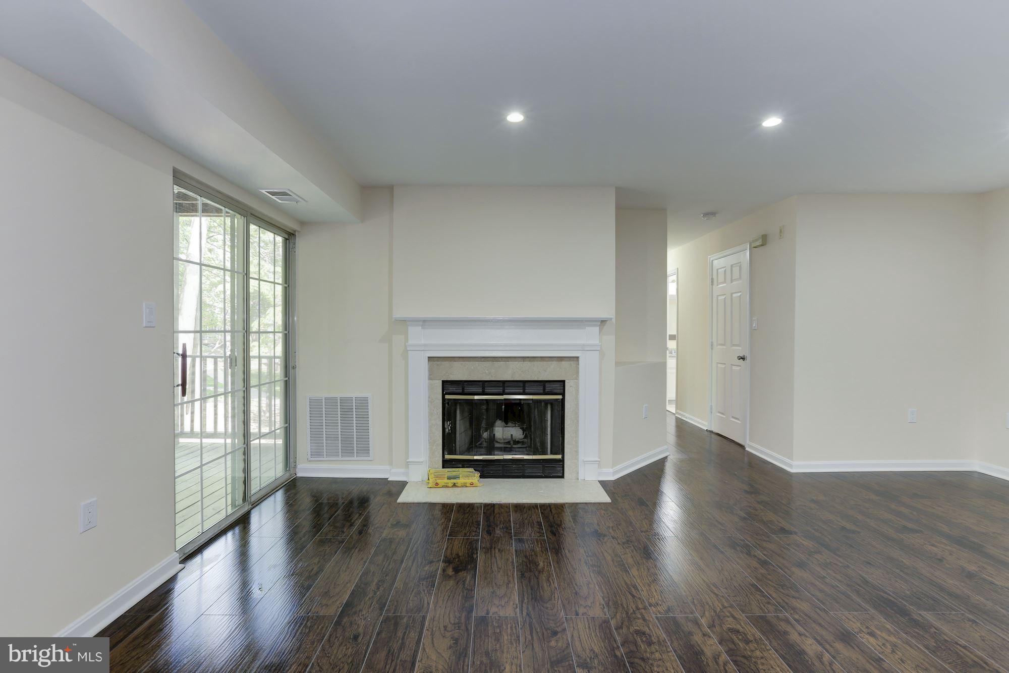 LAKE POINTE AT TOWN CENTER - Residential