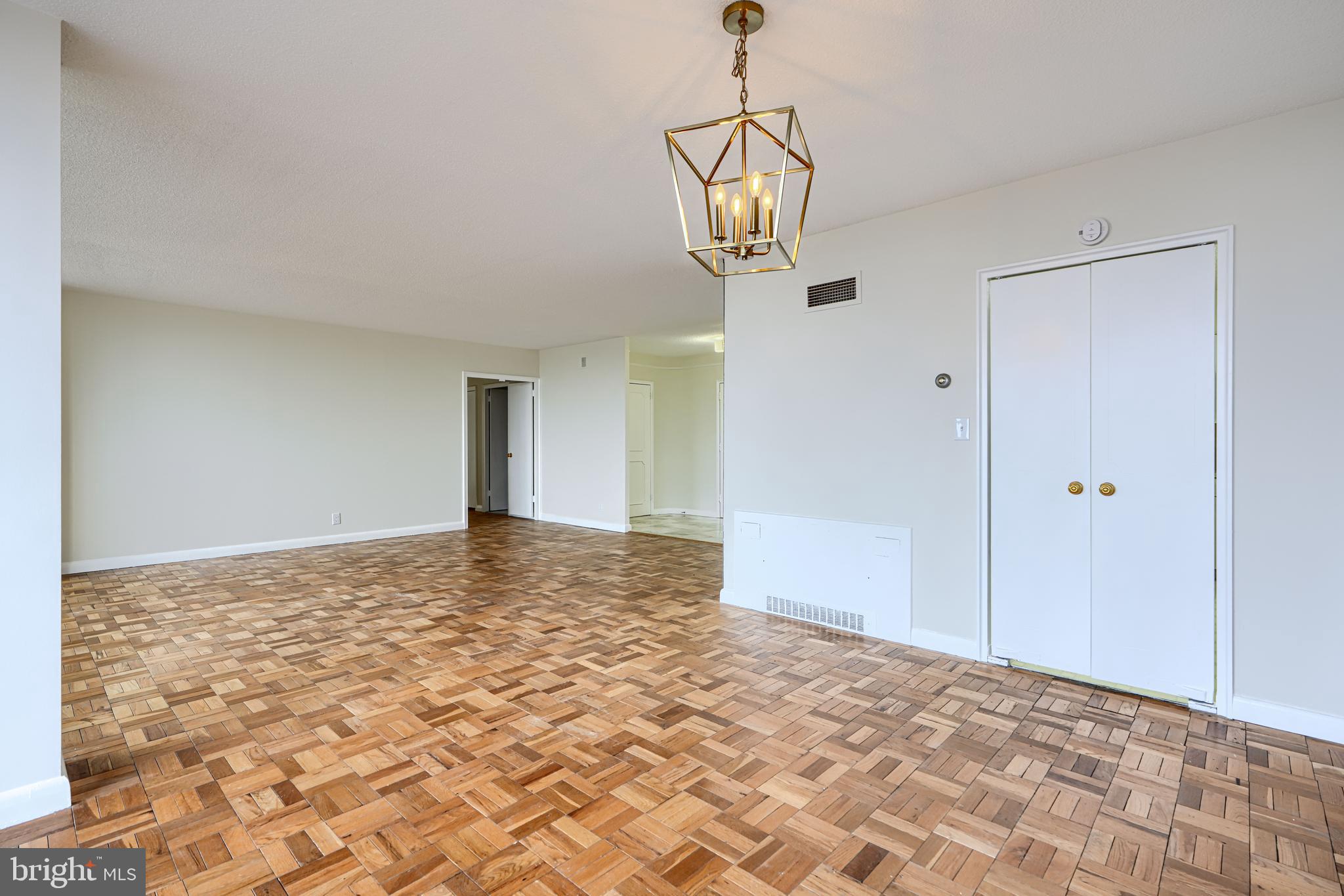 PARK TOWERS EAST - Residential