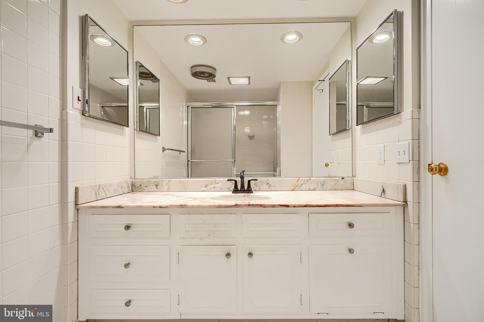 PARK TOWERS EAST - Residential