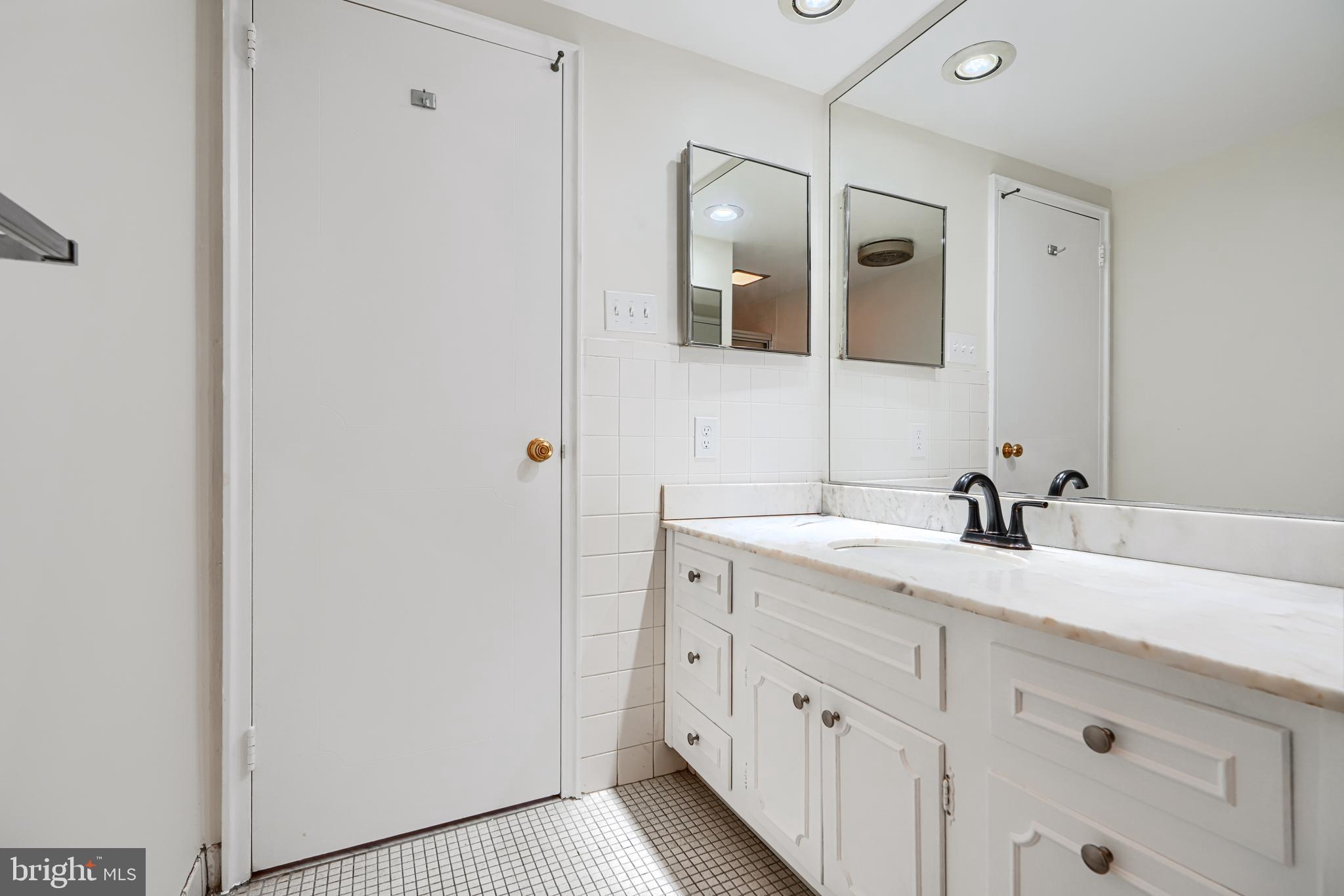 PARK TOWERS EAST - Residential