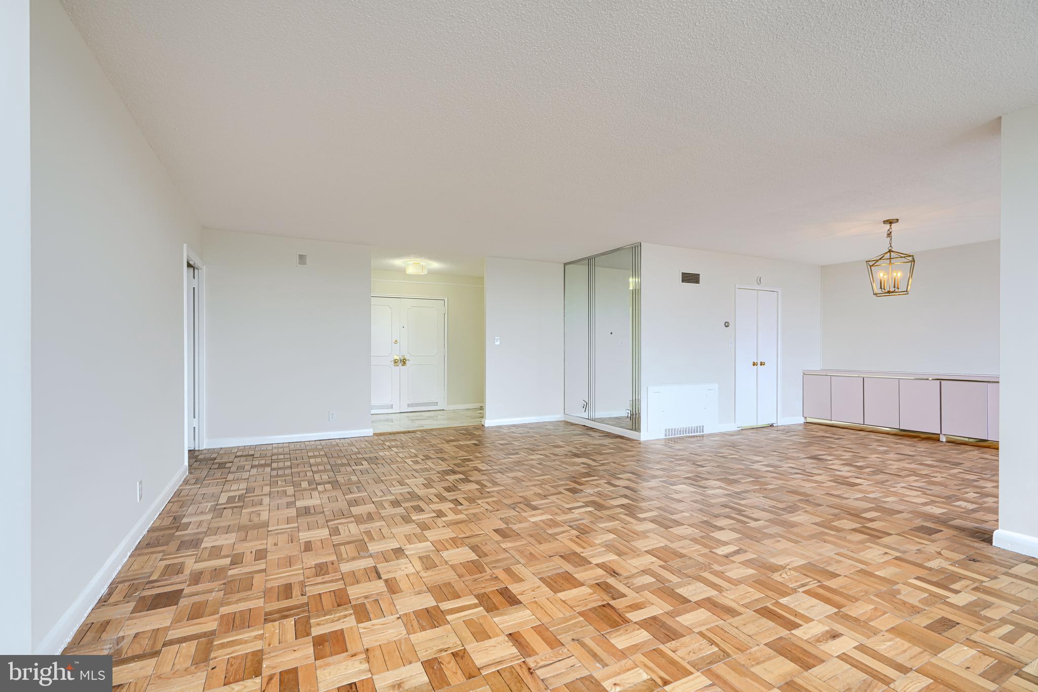 PARK TOWERS EAST - Residential