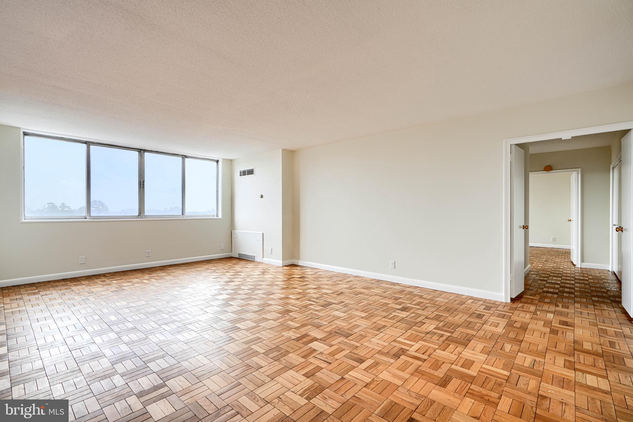 PARK TOWERS EAST - Residential