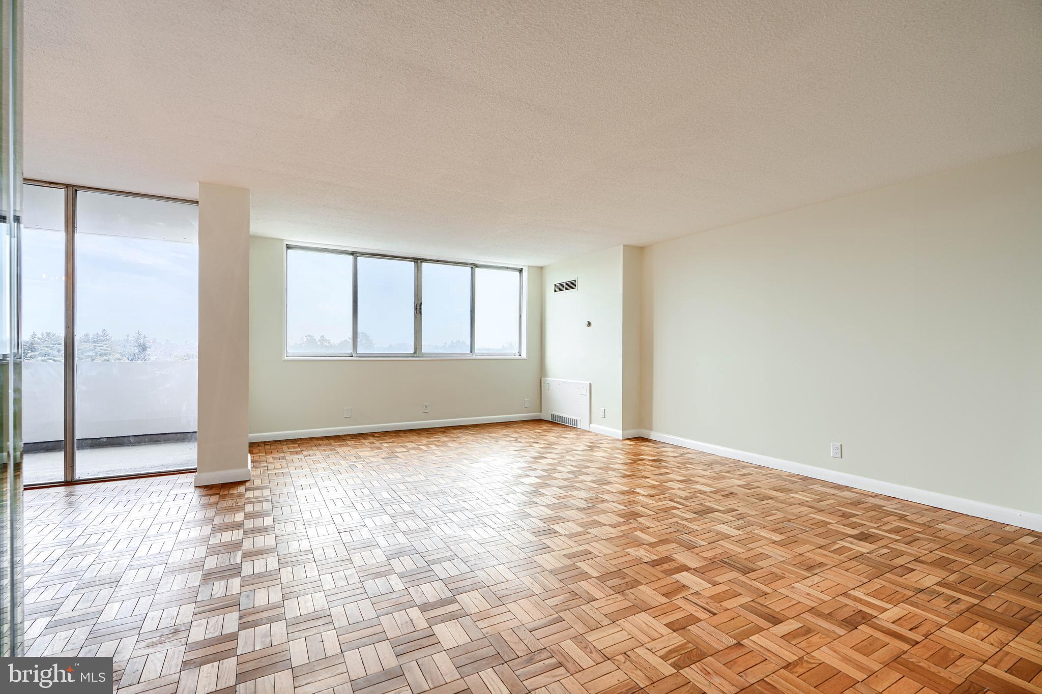 PARK TOWERS EAST - Residential