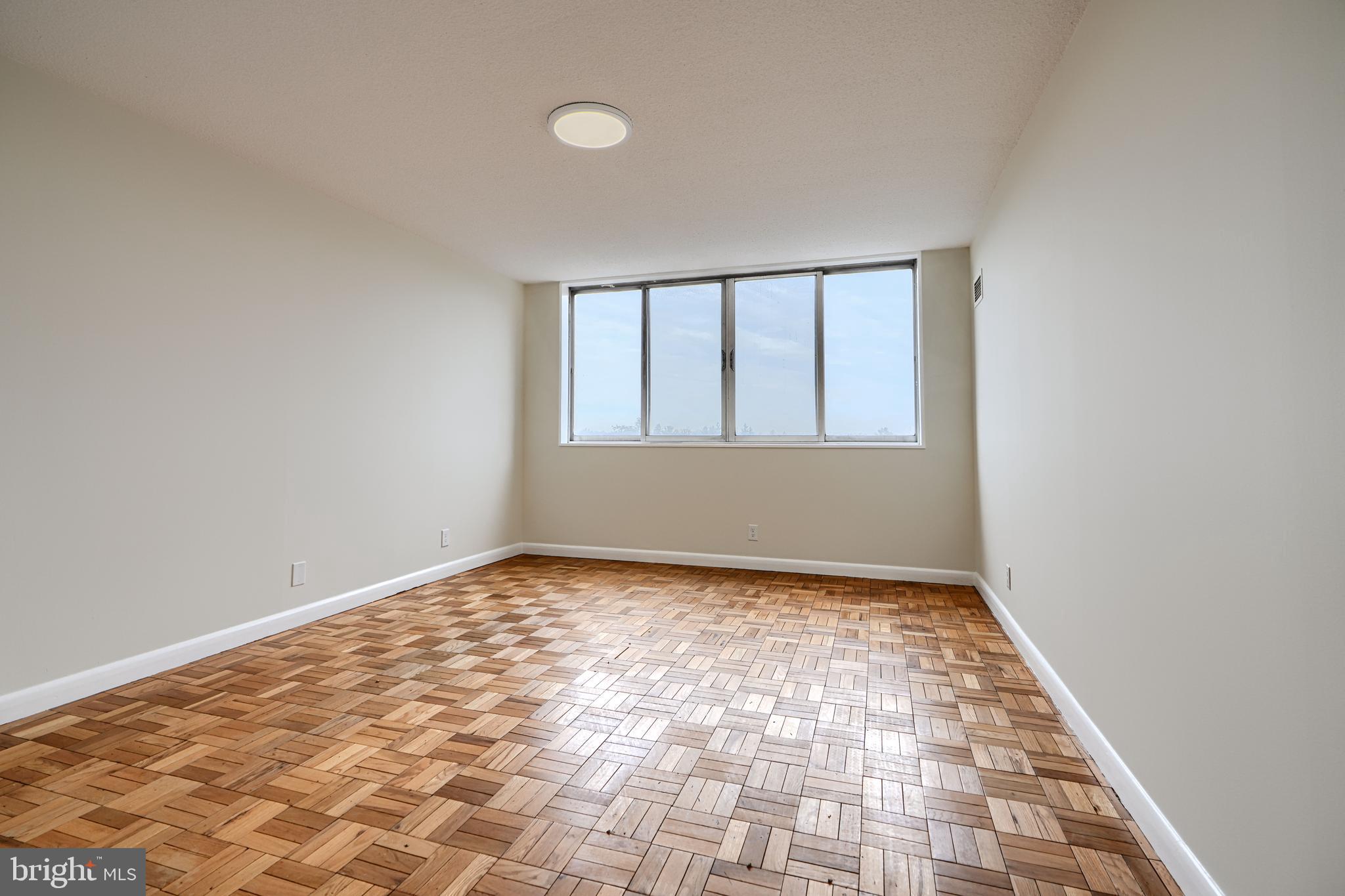 PARK TOWERS EAST - Residential