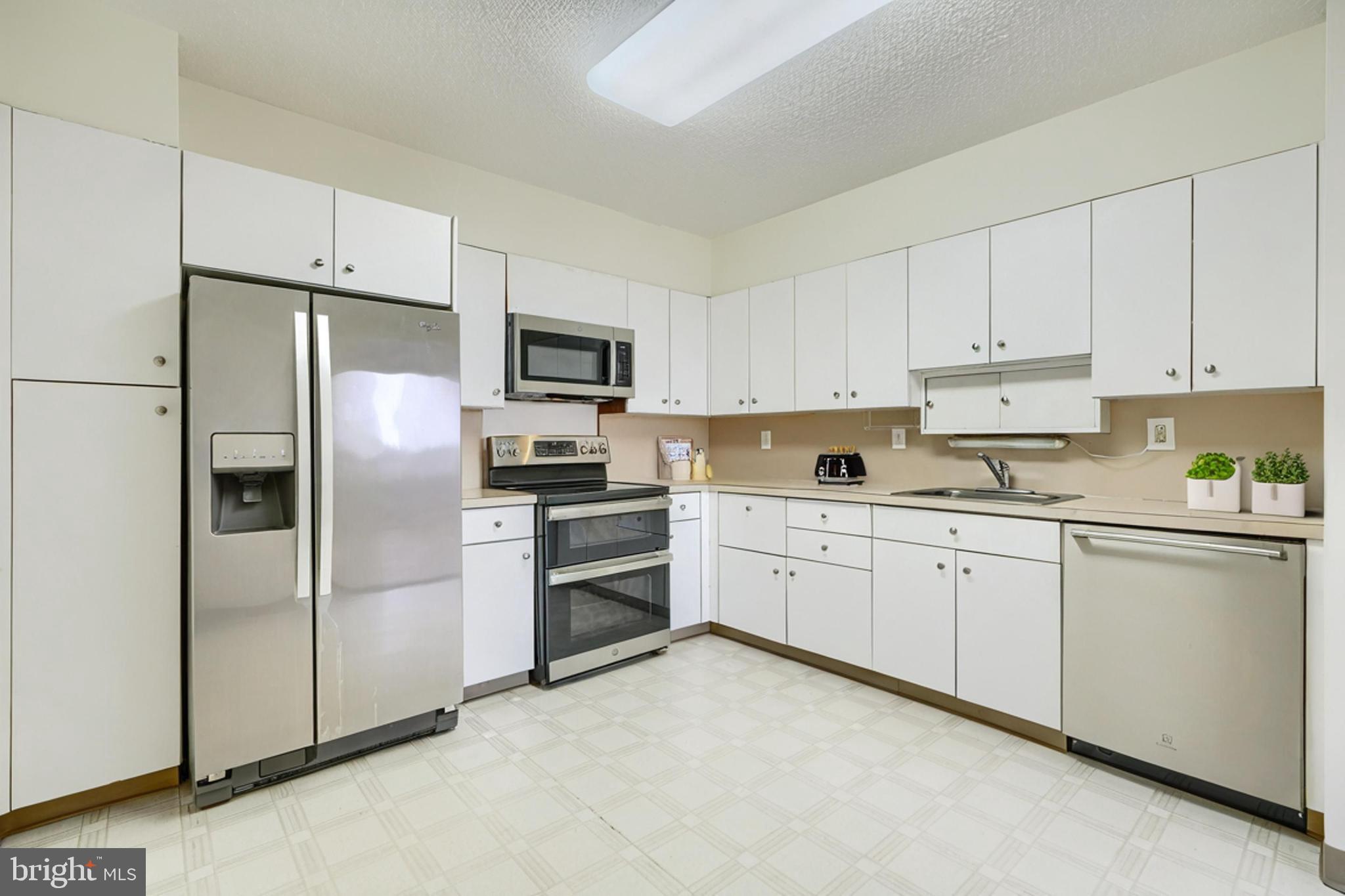 PARK TOWERS EAST - Residential