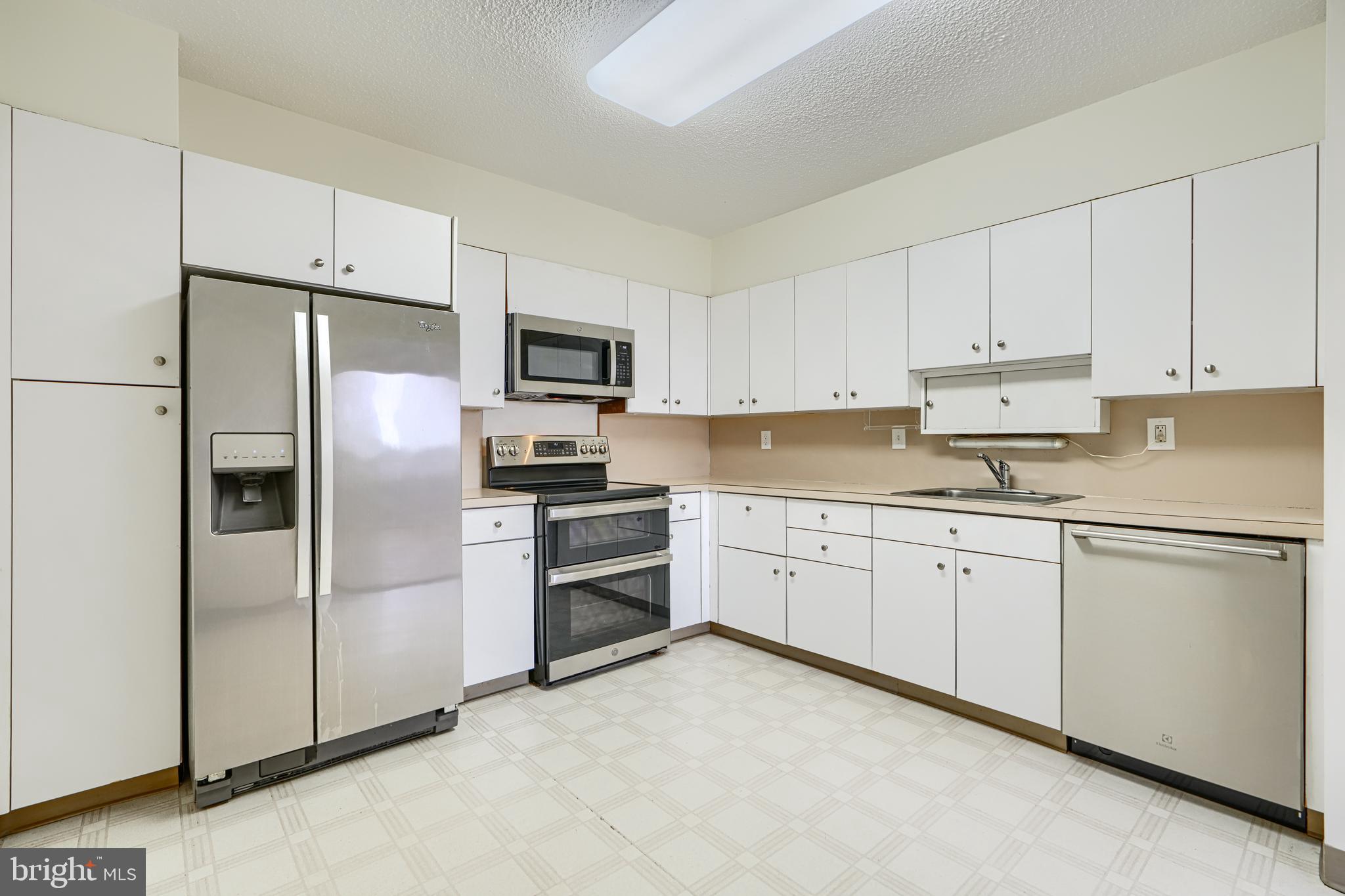 PARK TOWERS EAST - Residential