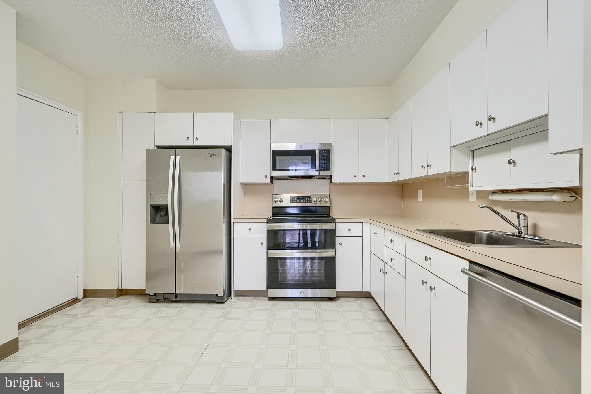 PARK TOWERS EAST - Residential