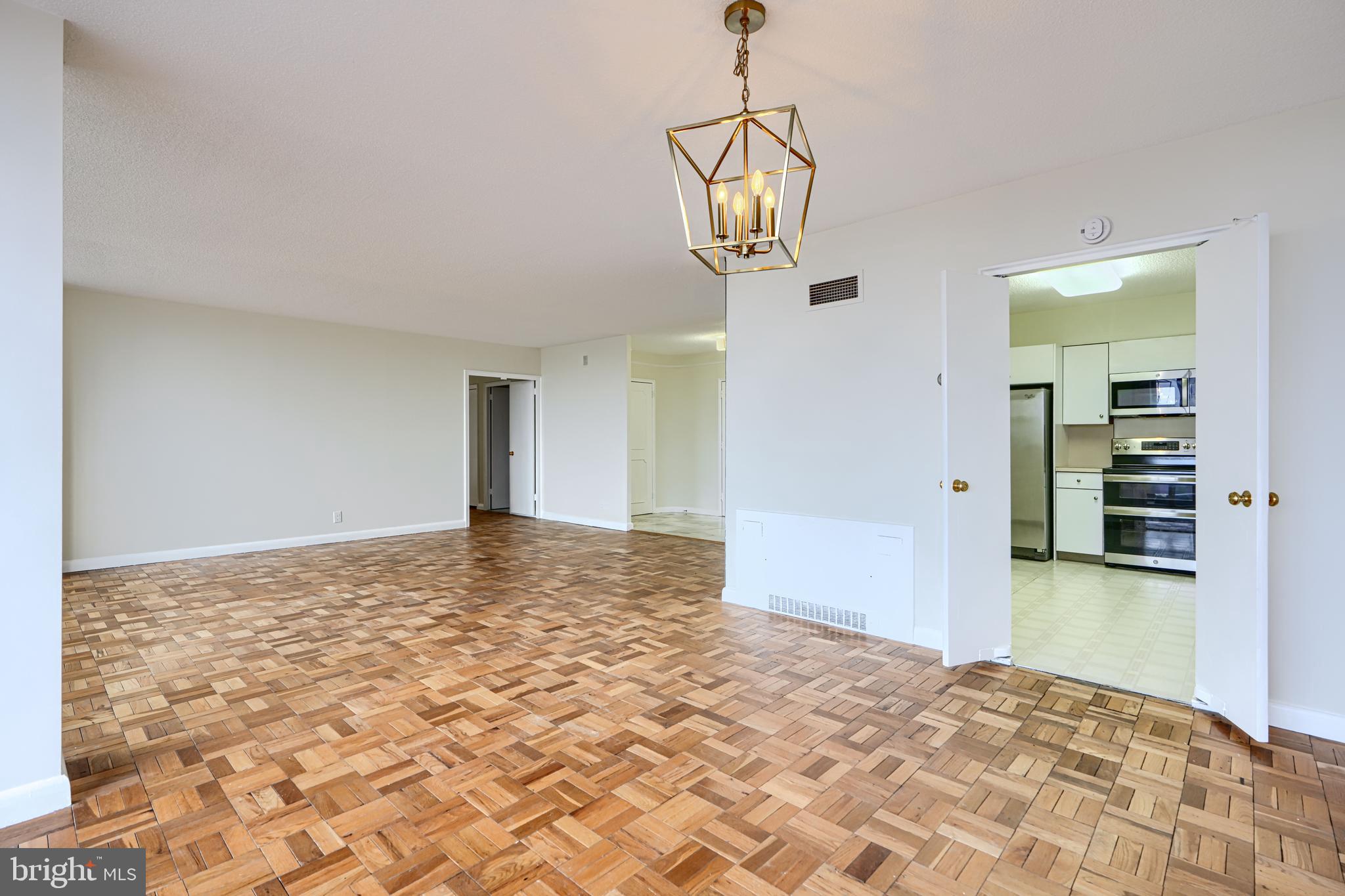 PARK TOWERS EAST - Residential