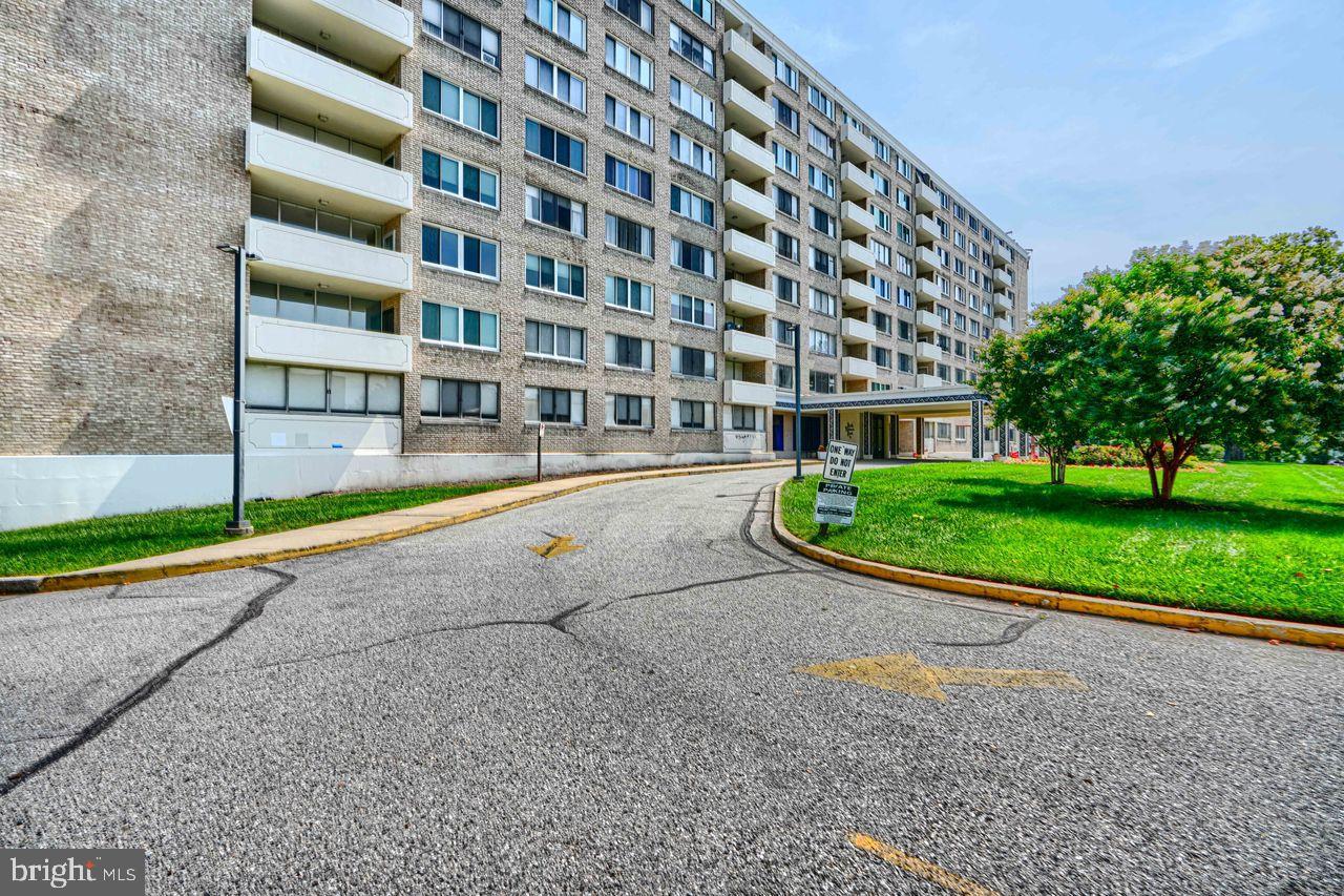 PARK TOWERS EAST - Residential