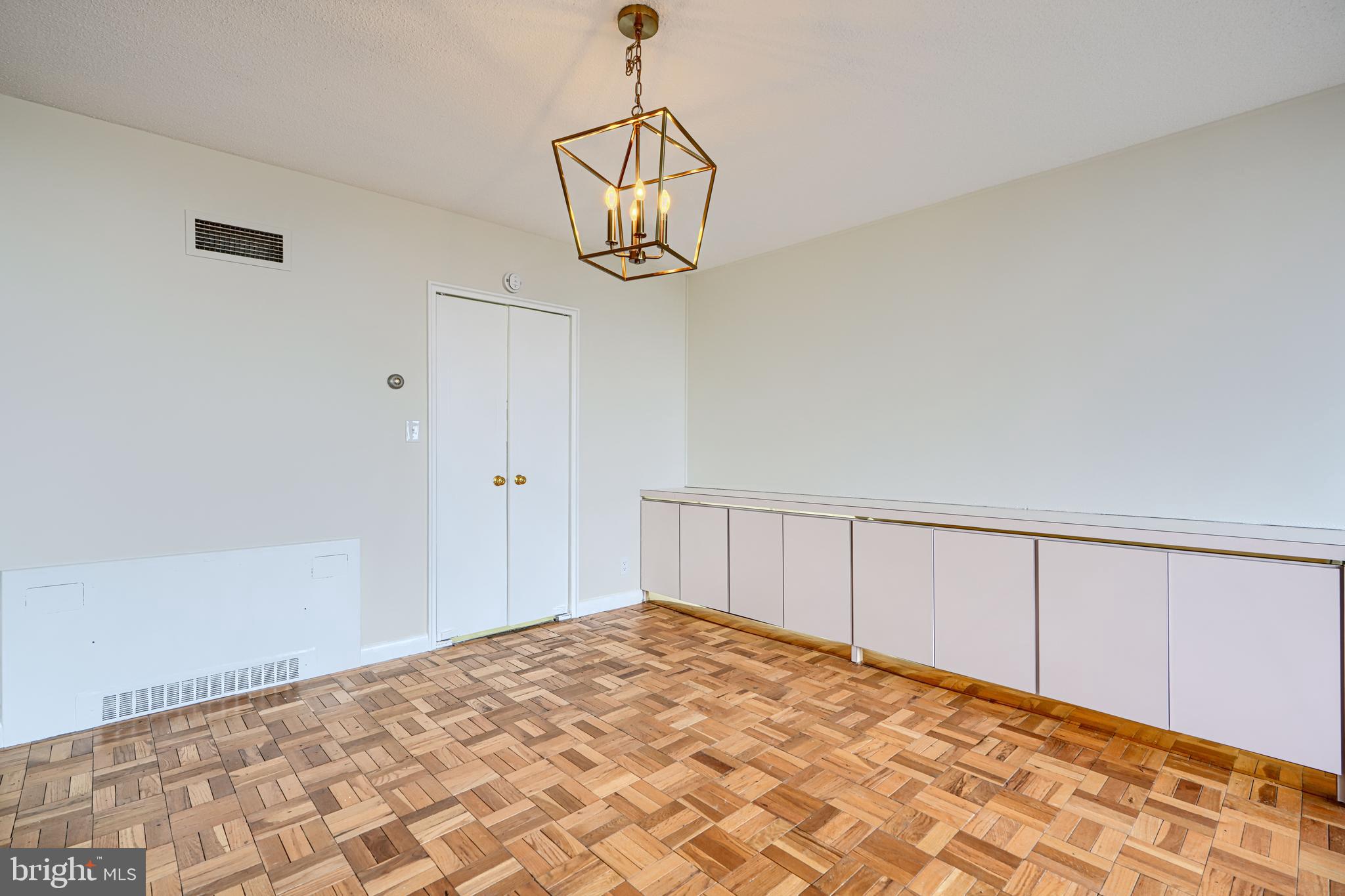 PARK TOWERS EAST - Residential