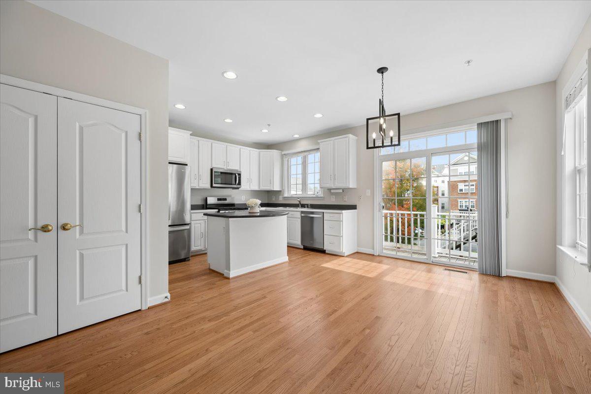 616 GARDEN VIEW SQUARE