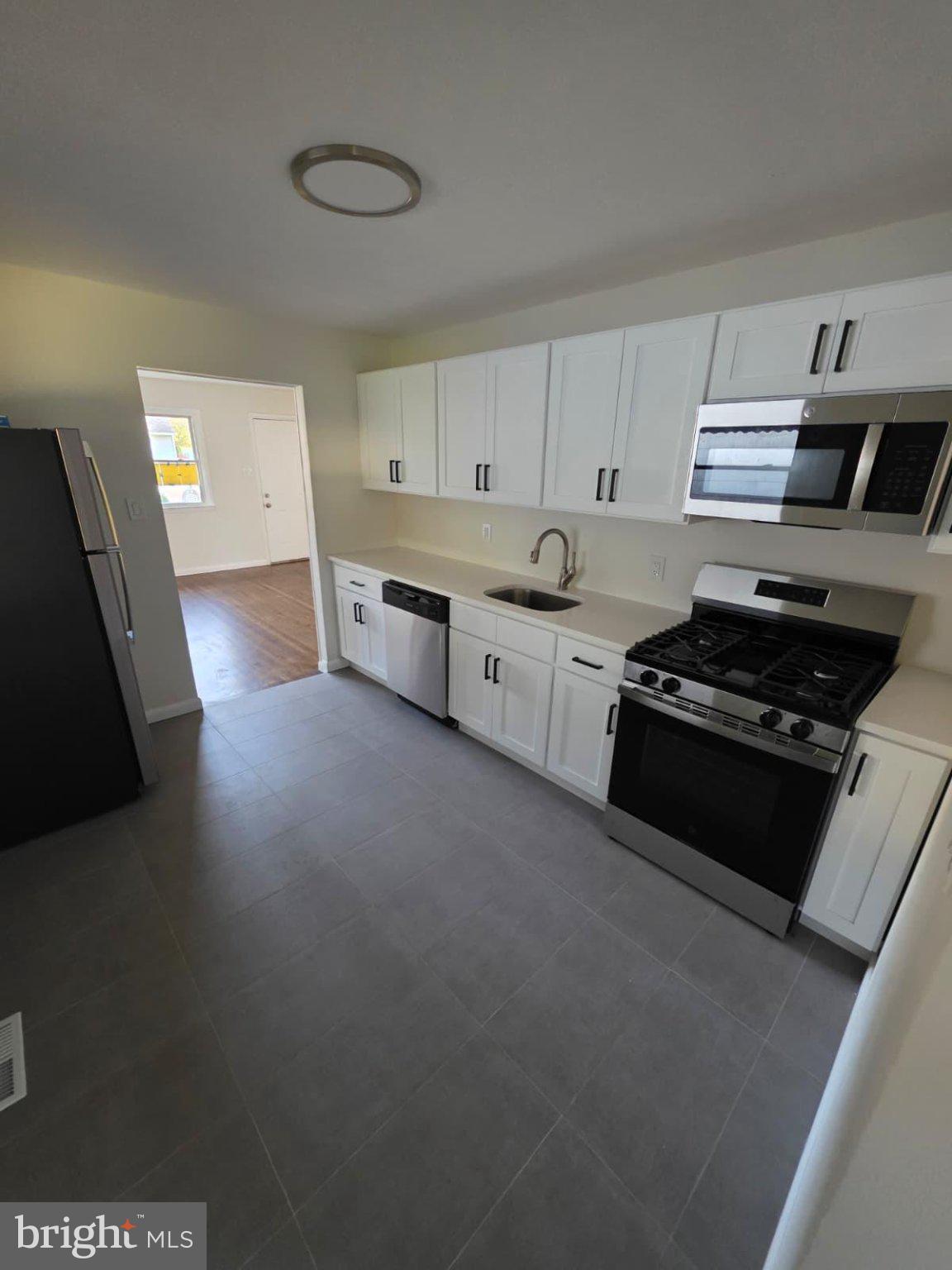 83 W 8TH STREET