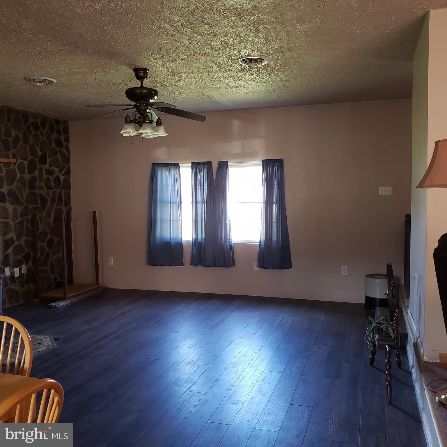 LITTLE MOUNTAIN ESTATES - Residential