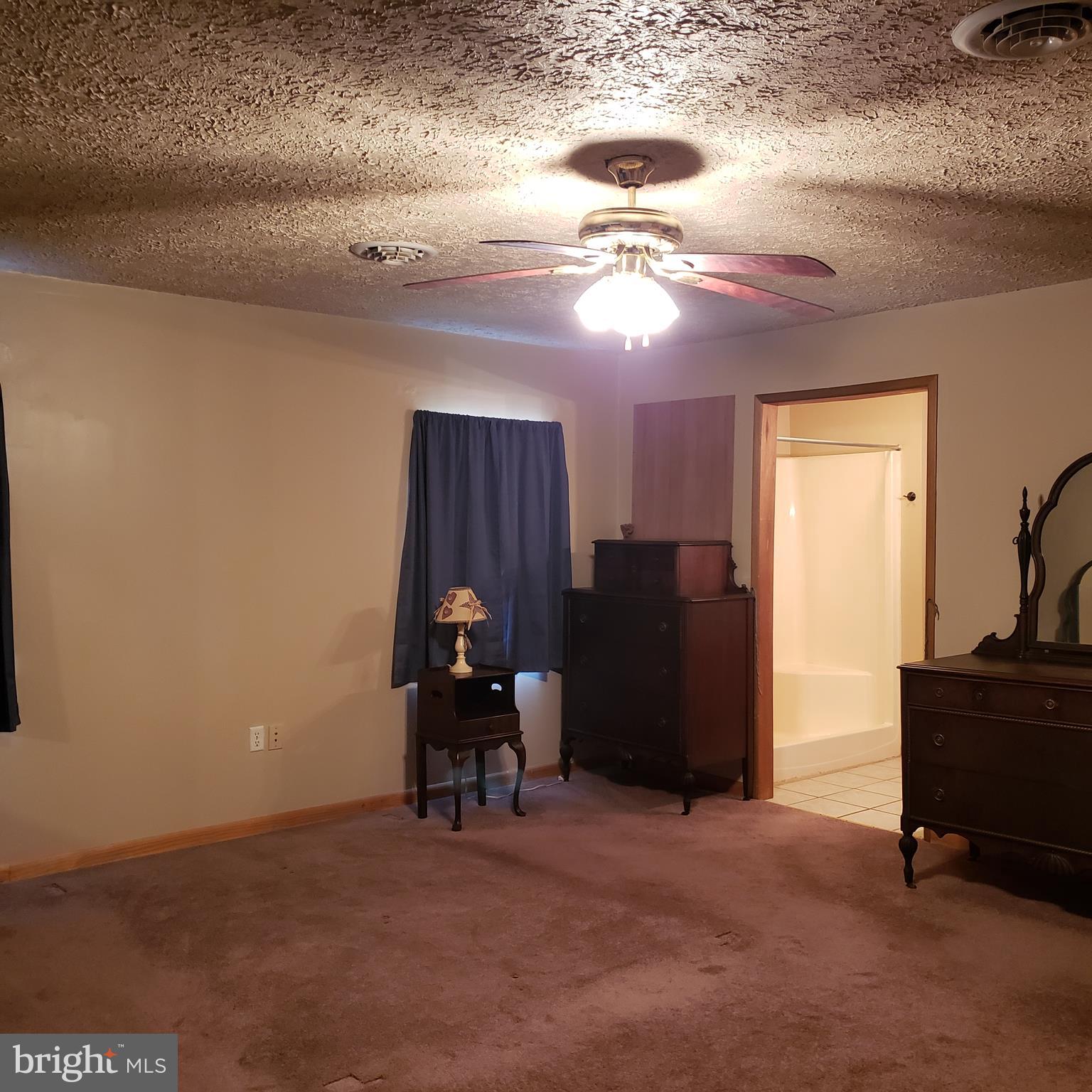 LITTLE MOUNTAIN ESTATES - Residential