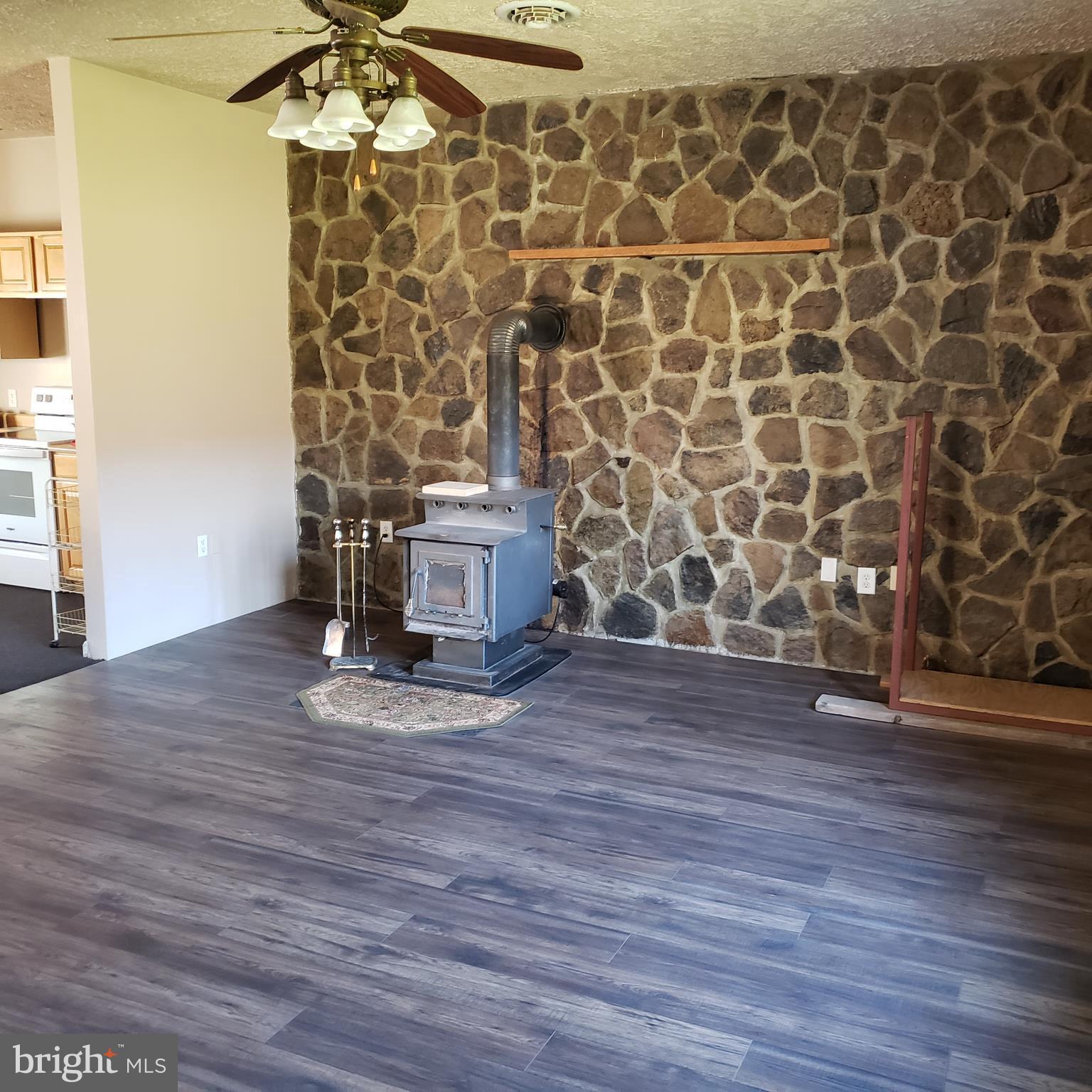 LITTLE MOUNTAIN ESTATES - Residential