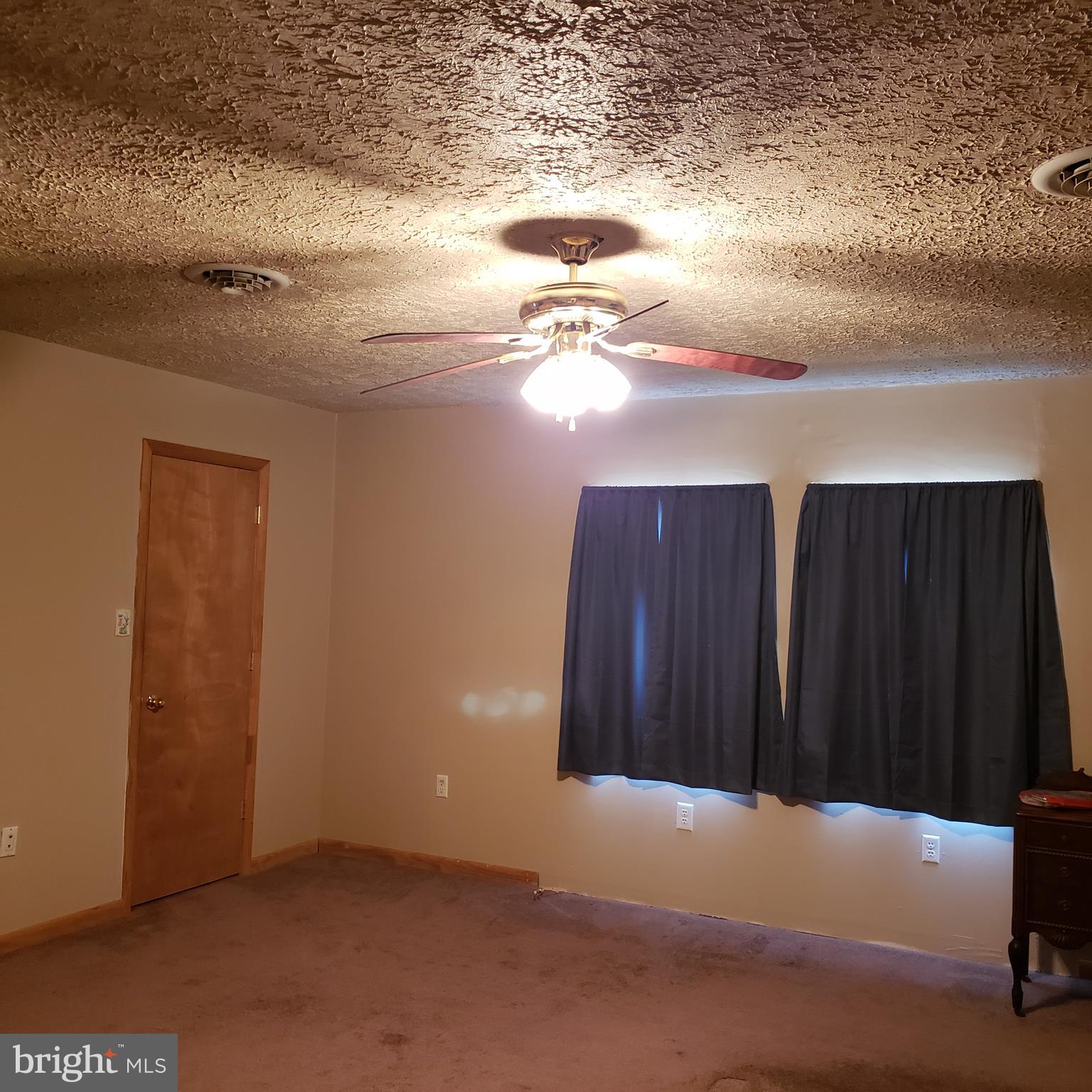 LITTLE MOUNTAIN ESTATES - Residential