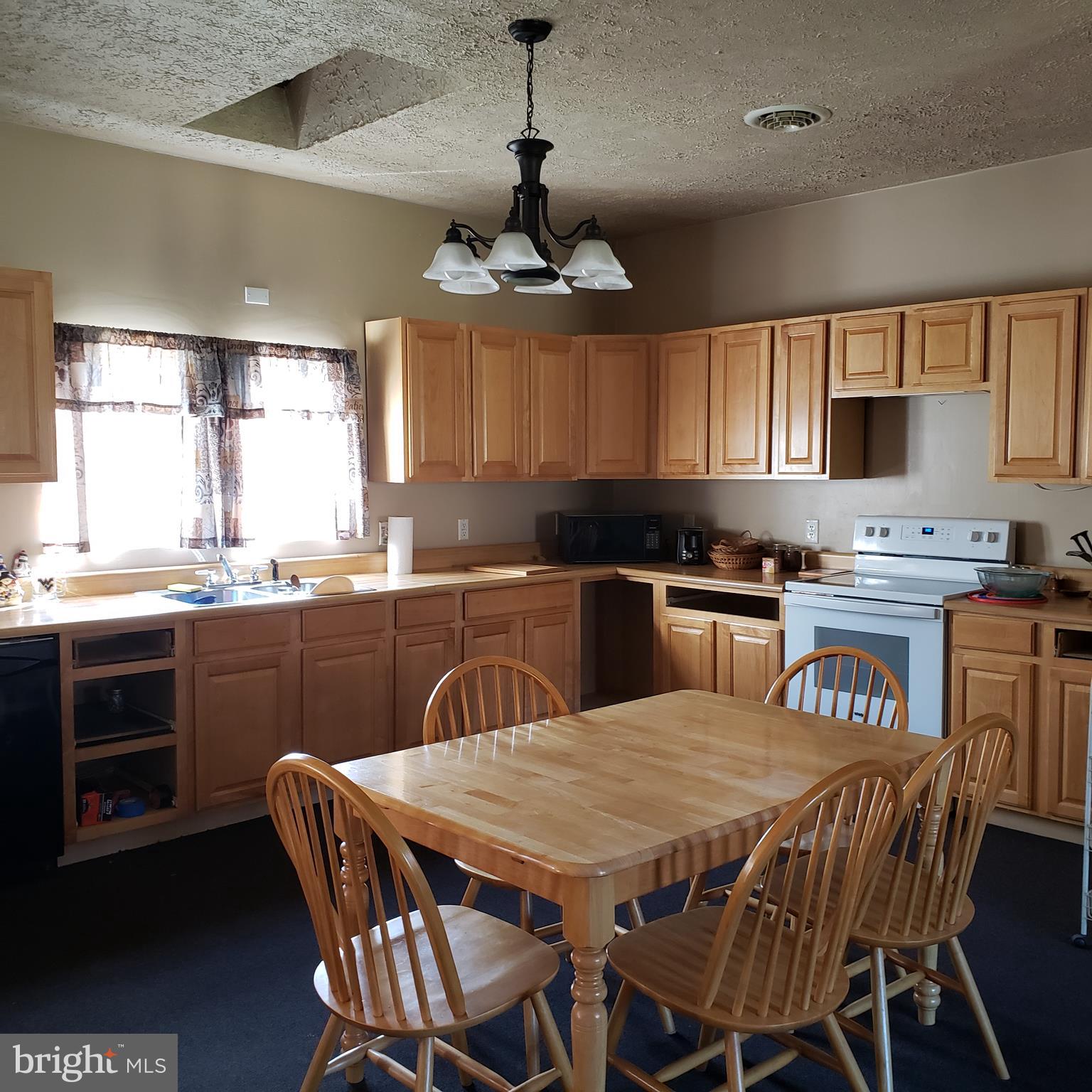 LITTLE MOUNTAIN ESTATES - Residential