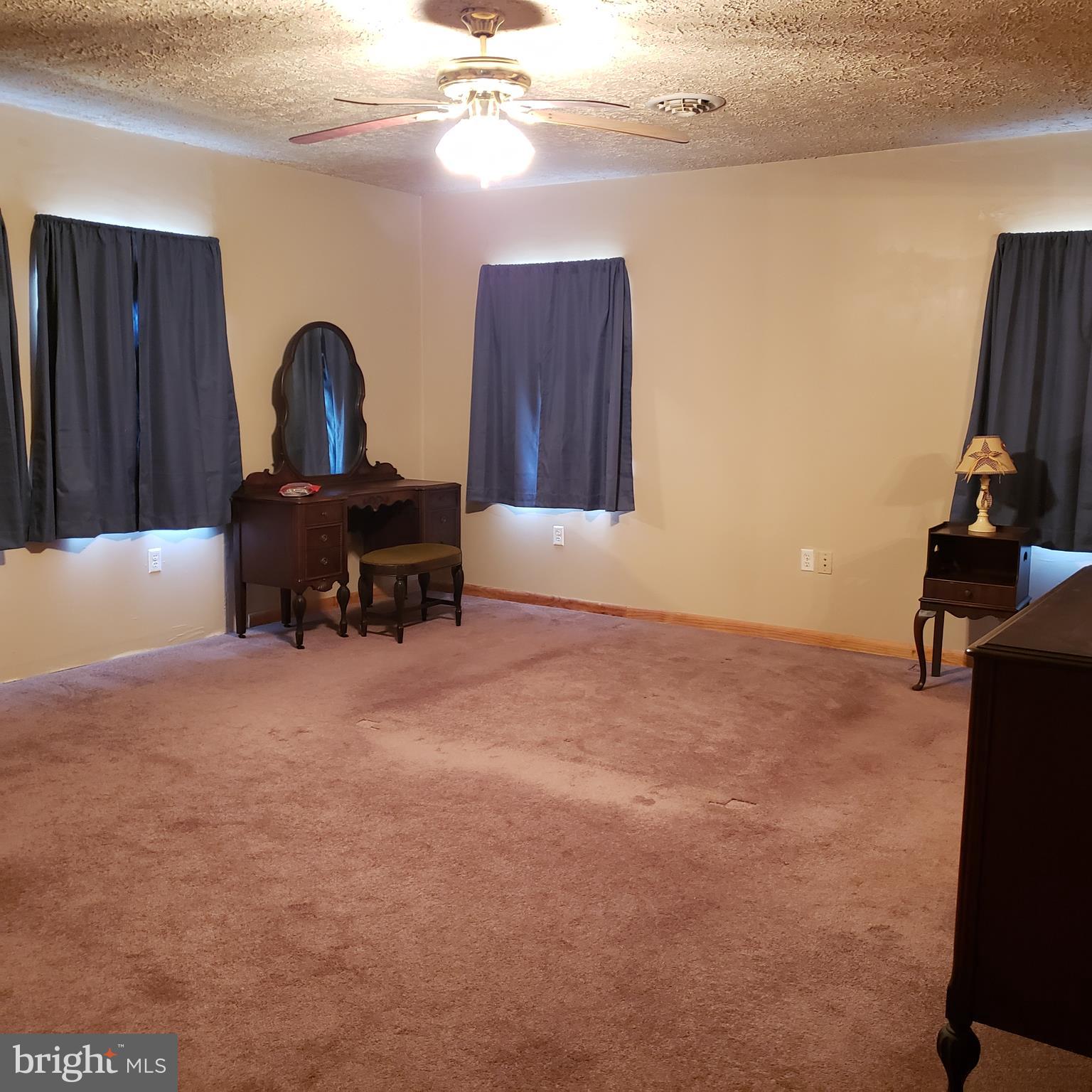 LITTLE MOUNTAIN ESTATES - Residential