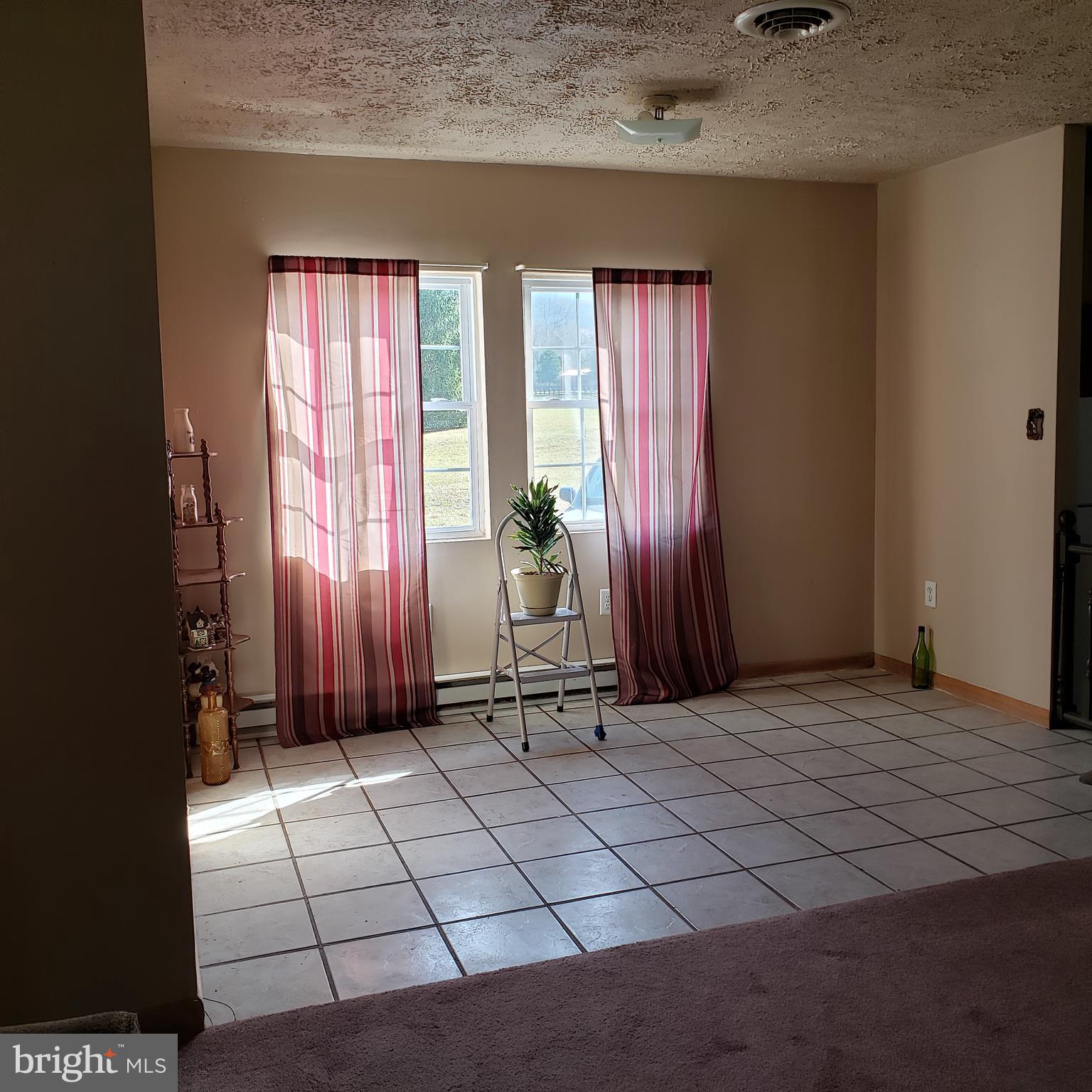 LITTLE MOUNTAIN ESTATES - Residential