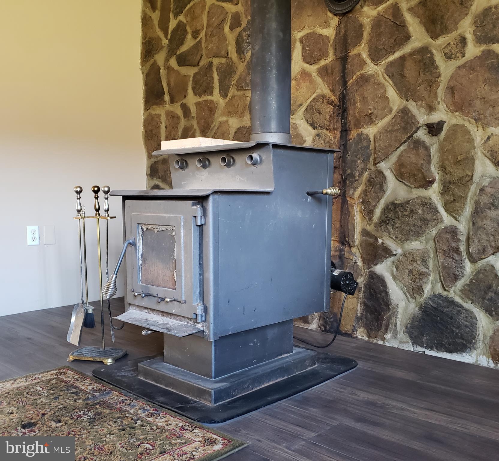 LITTLE MOUNTAIN ESTATES - Residential