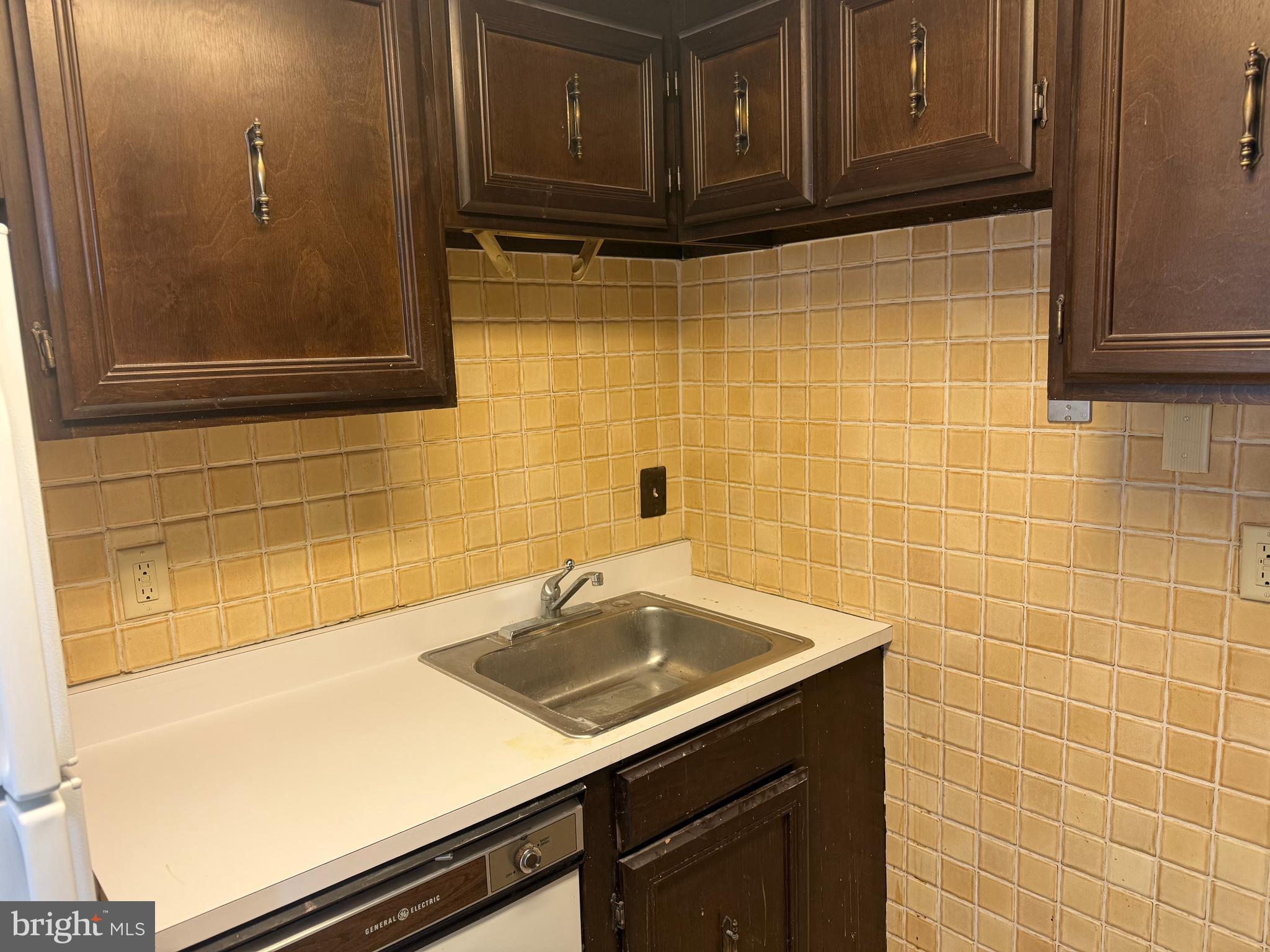 PENTHOUSE CONDOMINIUMS - Residential