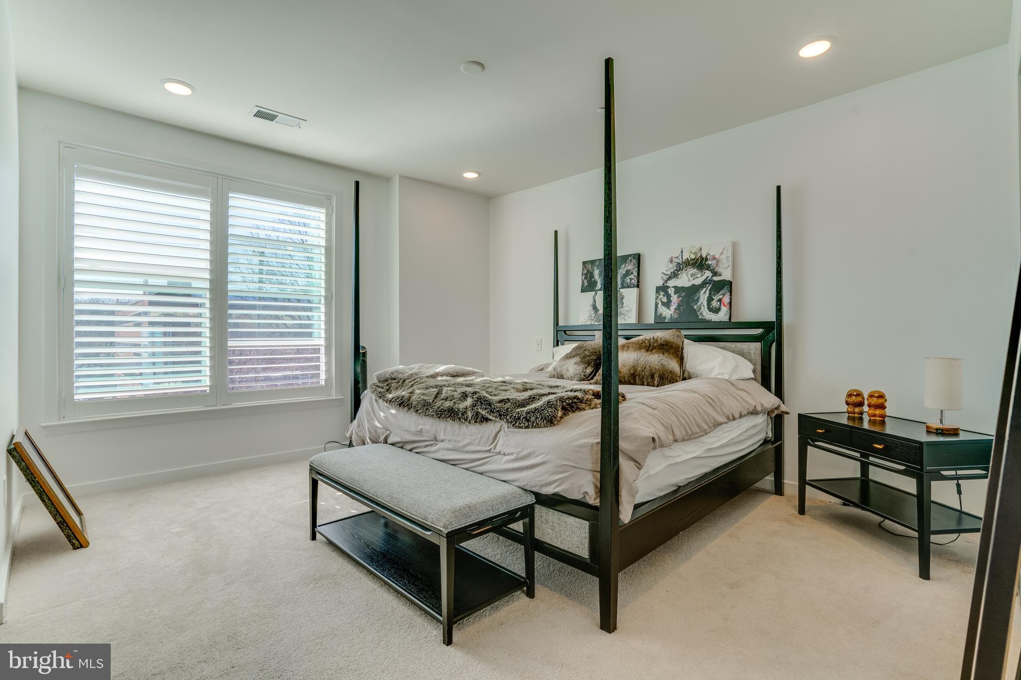 MOUNT VINEYARD - Residential Lease