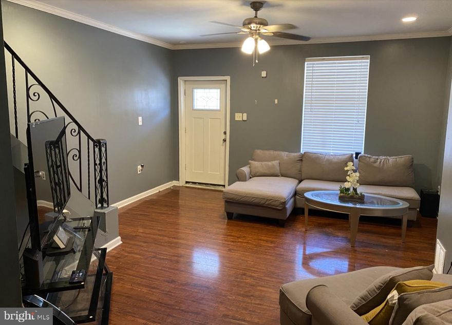 THIS IS A GORGEOUS 3 BEDROOM/2 FULL  BATHS , 1 HALF BATH INCLUDING A FINISHED BASEMENT. THIS IS A WONDERFUL HOUSE WITH LOTS OF INTERIOR SPACE.  IN ADDITION TO THAT, YOU ALSO HAVE A NICE PORCH TO SIT AND RELAX! THIS PROPERTY WILL  NOT LAST.  DON'T MISS THIS OPPORTUNITY! COME SEE RIGHT AWAY! BRAND NEW HEATER AND NEW ROOF INSTALLED. 
SELLER IS MOTIVATED.   ALL SHOWINGS REQUIRE 24 HOUR NOTICE.