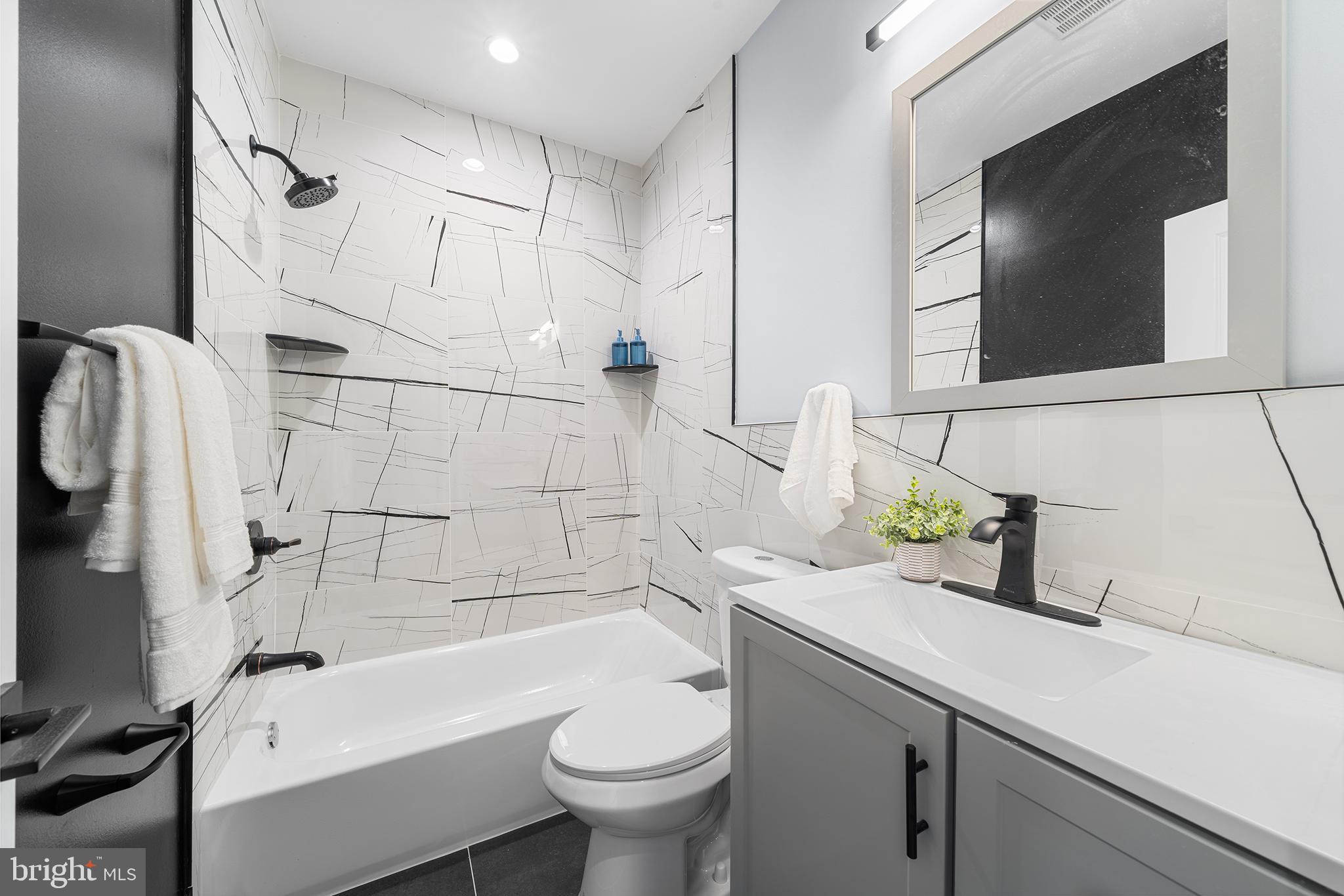 PORT RICHMOND - Residential