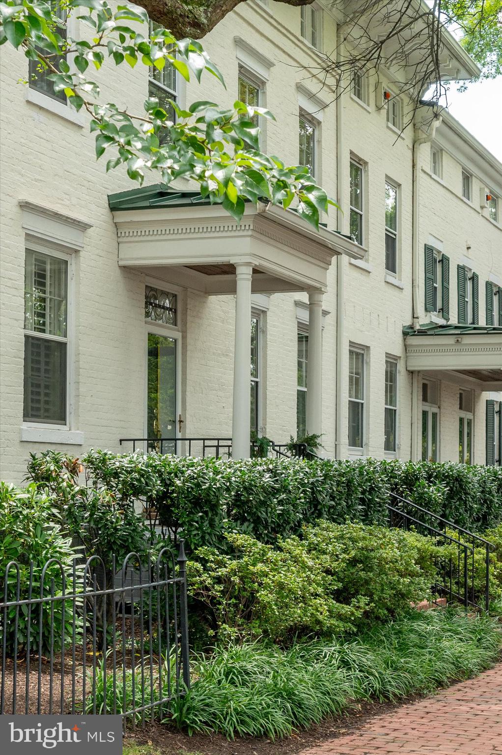 ST JOHNS SQUARE - Residential