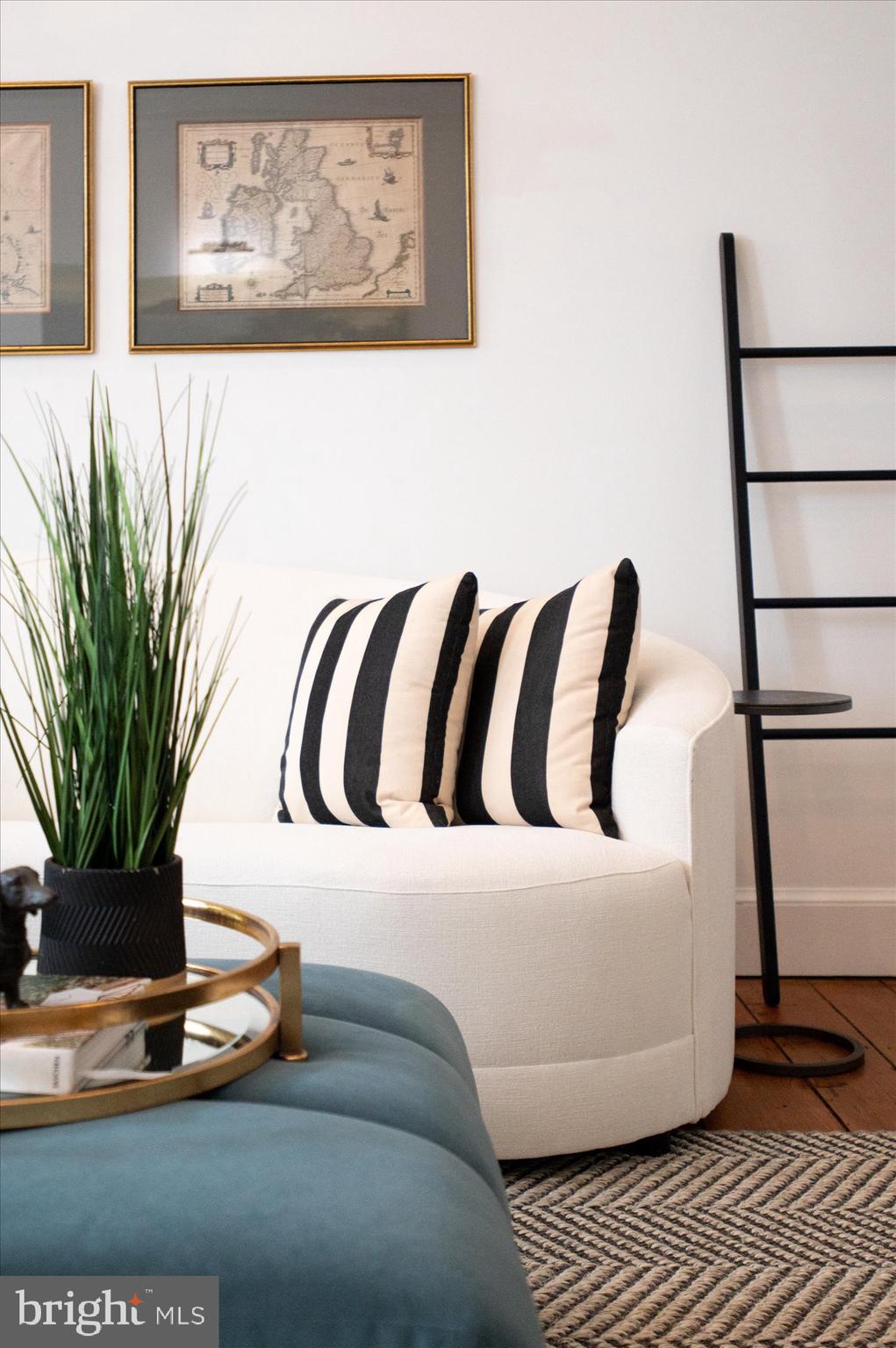 ST JOHNS SQUARE - Residential