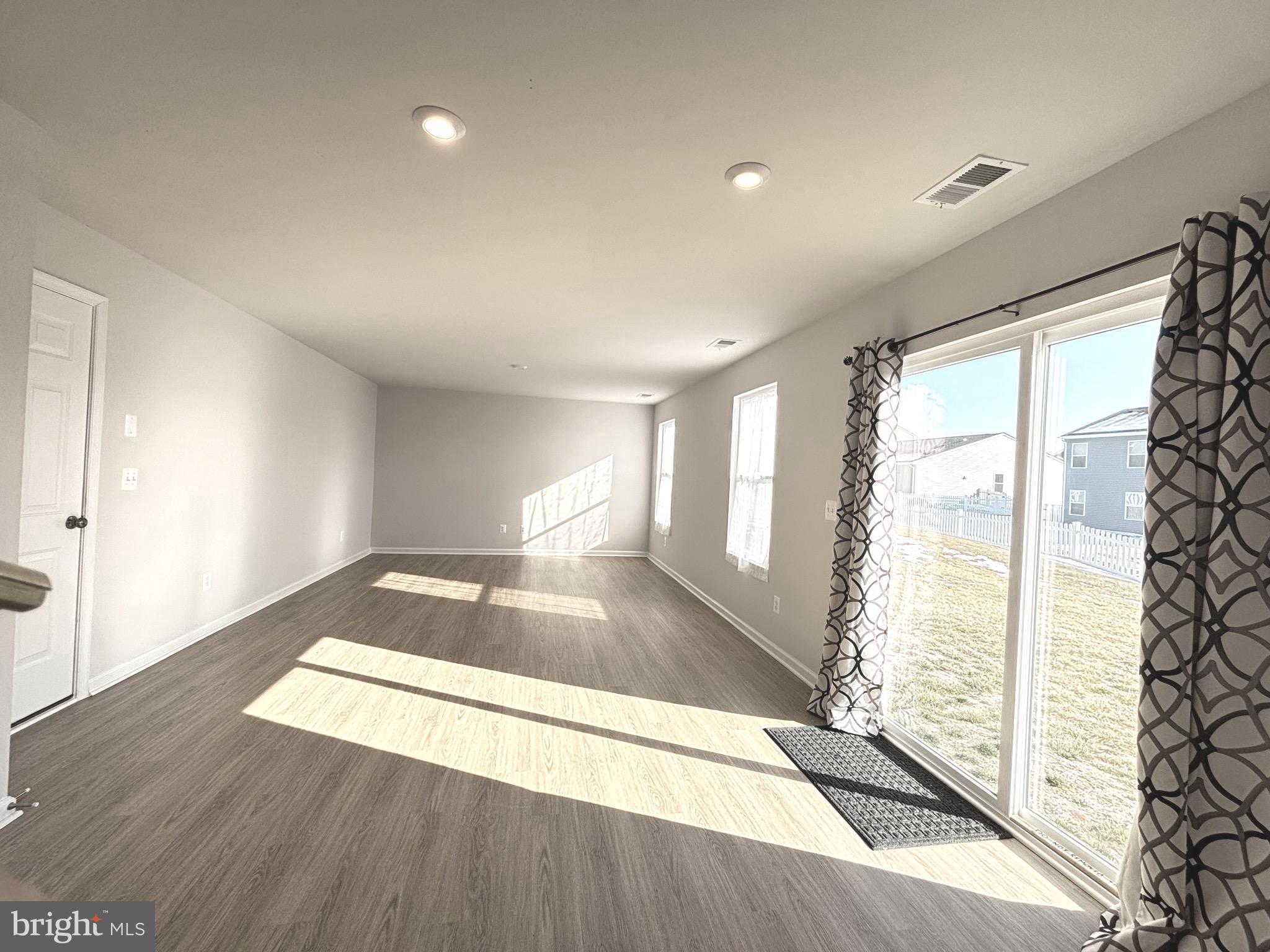 STONE SPRING - Residential Lease