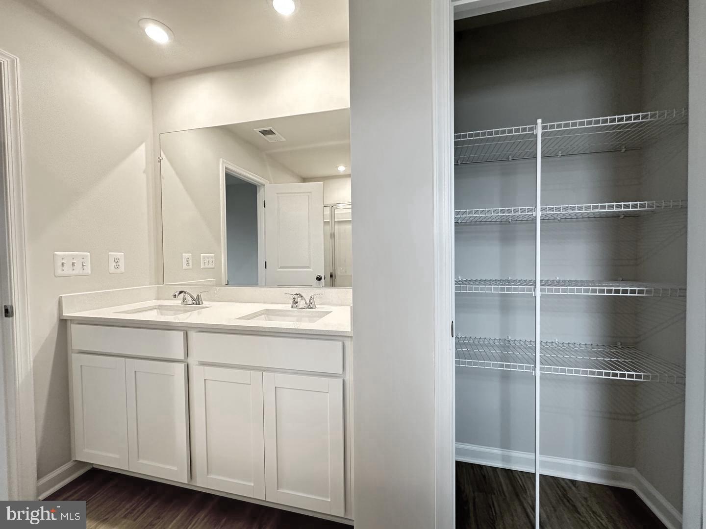 STONE SPRING - Residential Lease