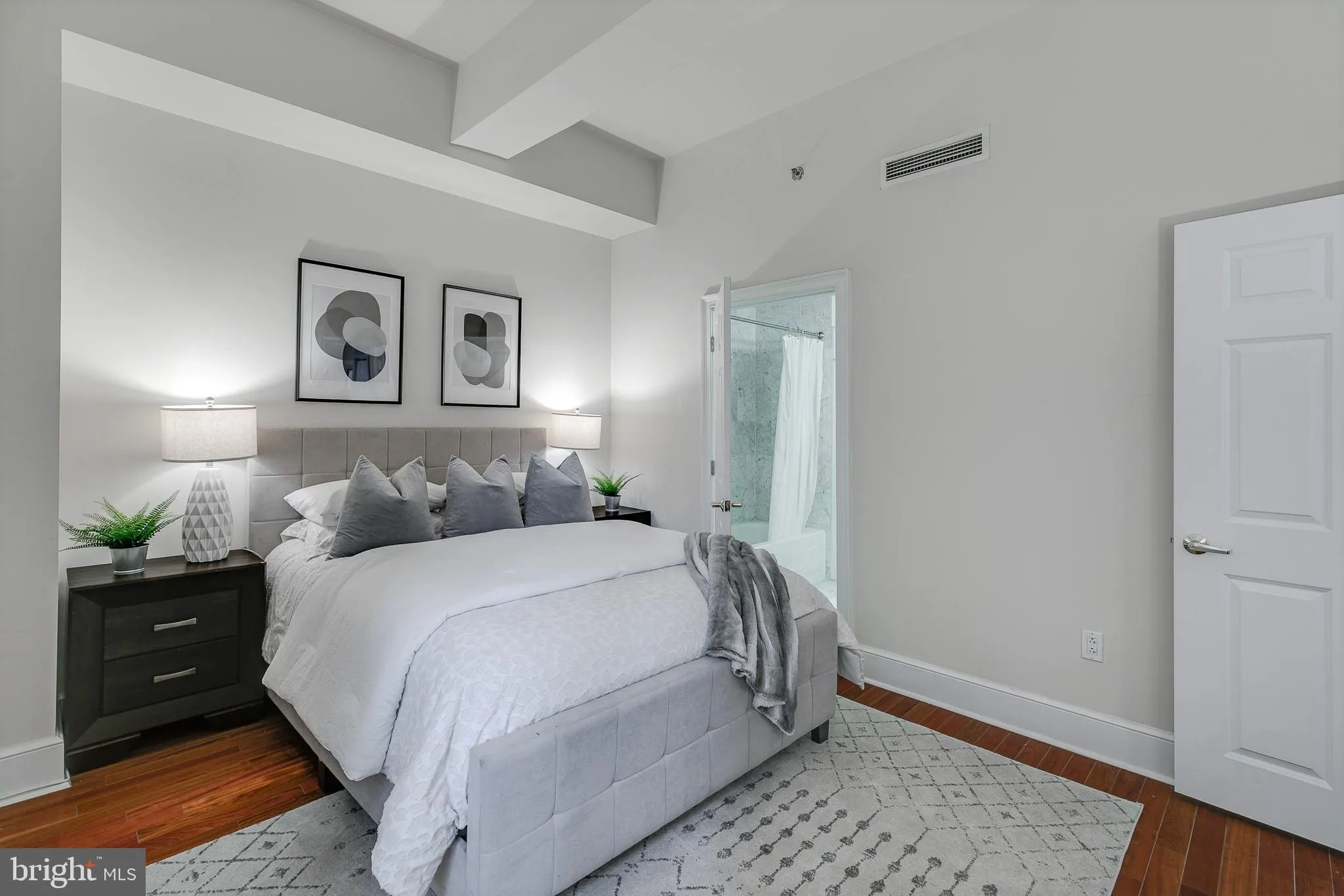 Philadelphia, Pennsylvania 19102, United States, 1 Bedroom Bedrooms, ,1 BathroomBathrooms,Residential,Active,97891