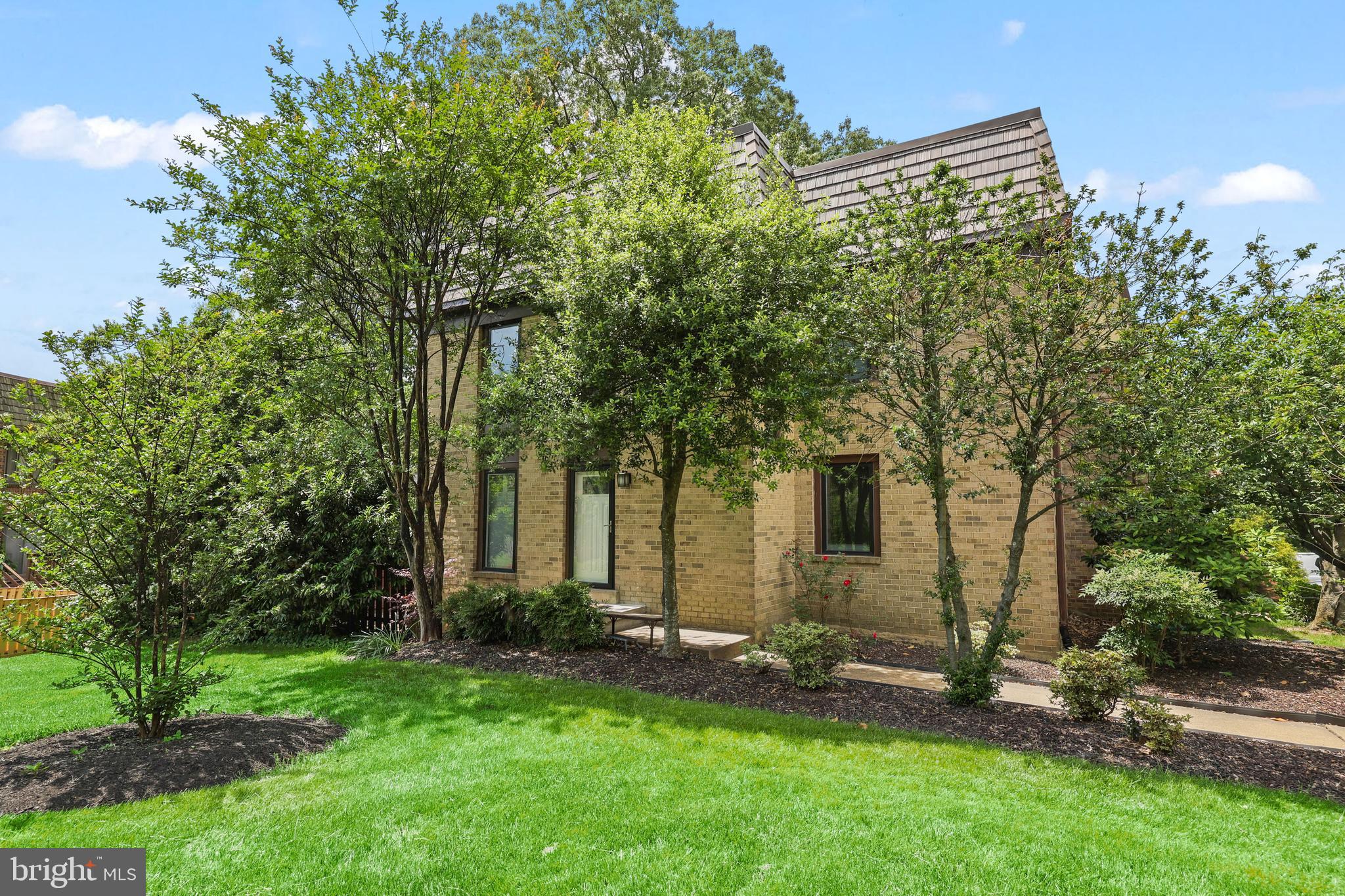 10219 BLAKE LANE