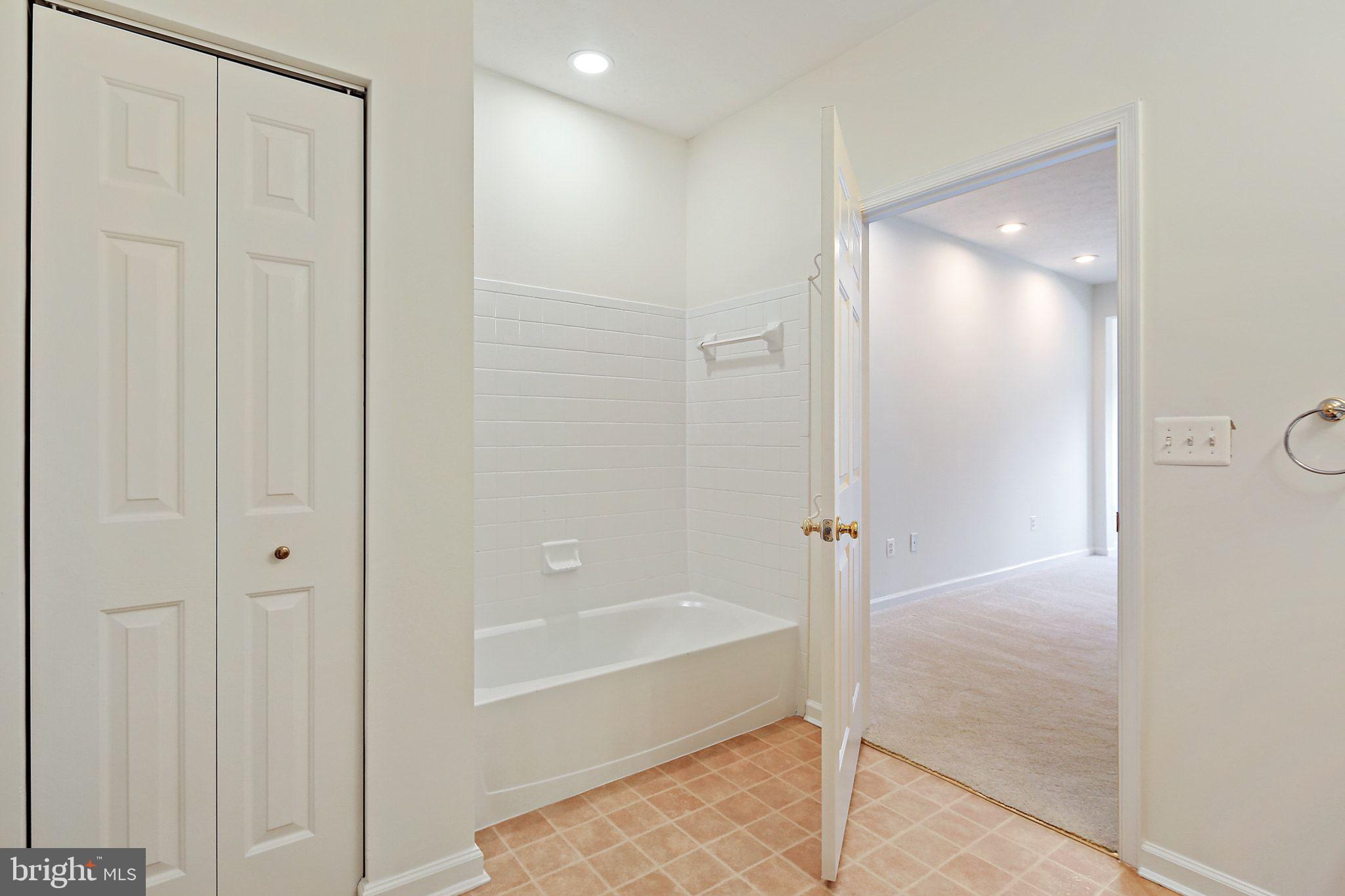 WINDSOR AT PERRY HALL FARMS - Residential