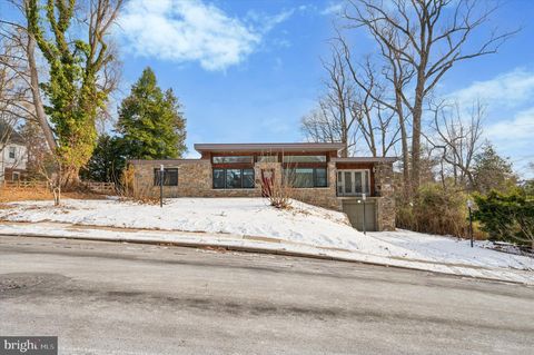 Photo of 29 Rolling Road, WYNNEWOOD, PA 19096 (MLS # PAMC2164858)