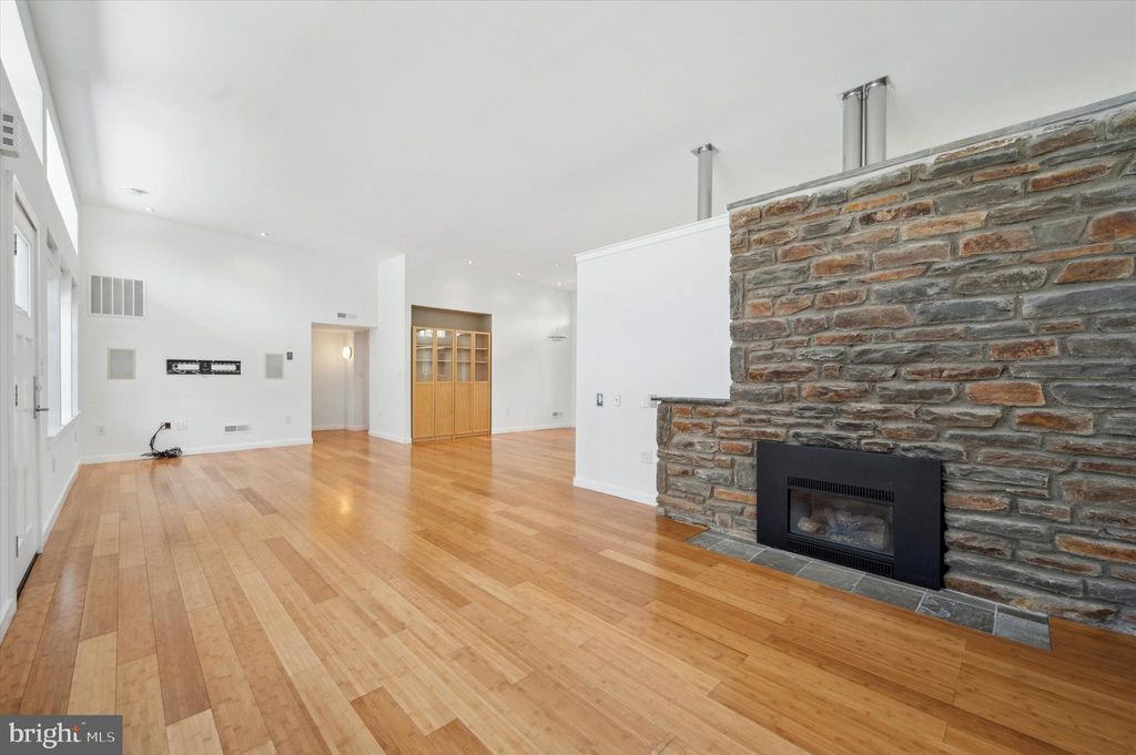 Photo of 29 Rolling Road, WYNNEWOOD, PA 19096 (MLS # PAMC2164858)