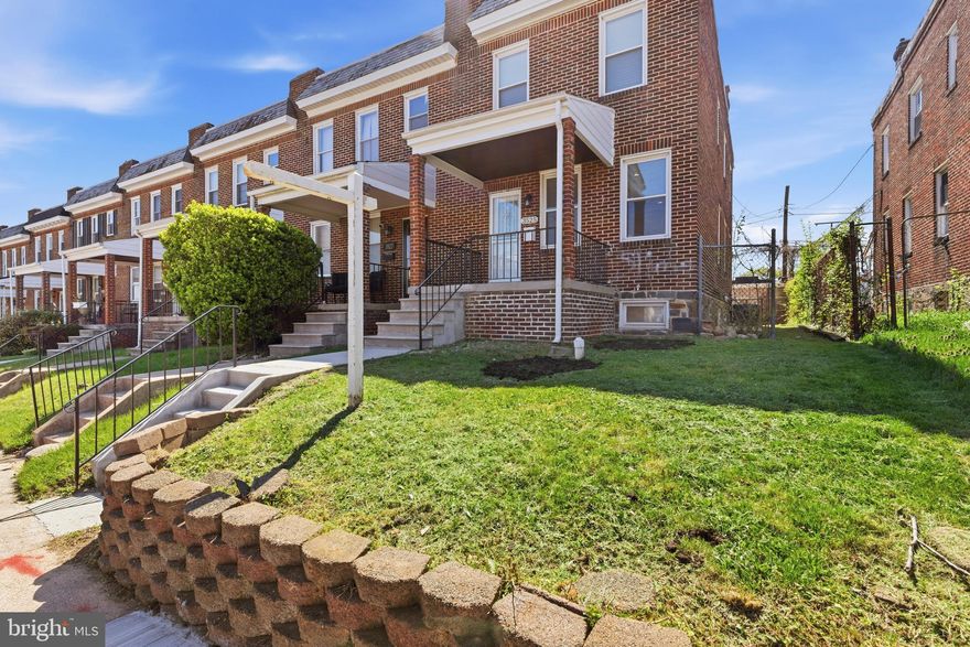 🔥 Fully Renovated Corner Home – Move-In Ready! 🔥
Don’t miss this beautifully updated home featuring 3 spacious bedrooms and 3.5 bathrooms, designed with modern finishes and an open-concept layout perfect for today’s lifestyle.
The show-stopping kitchen is a dream for cooking lovers, offering a large island, quartz countertops, crown molding, and a dedicated dining area—perfect for entertaining. Enjoy hardwood floors throughout and luxury ceramic finishes in the kitchen and bathrooms.
The primary suite provides comfort and privacy, while the high-ceiling basement with a full bathroom adds valuable living space—ideal for a family room or guest suite.
Step outside to a private backyard perfect for BBQs, plus a rear garage for convenient parking.
📍 Corner lot location close to public transportation and major routes—making commuting easy.
✨ Move-in ready and designed to impress—schedule your showing today!