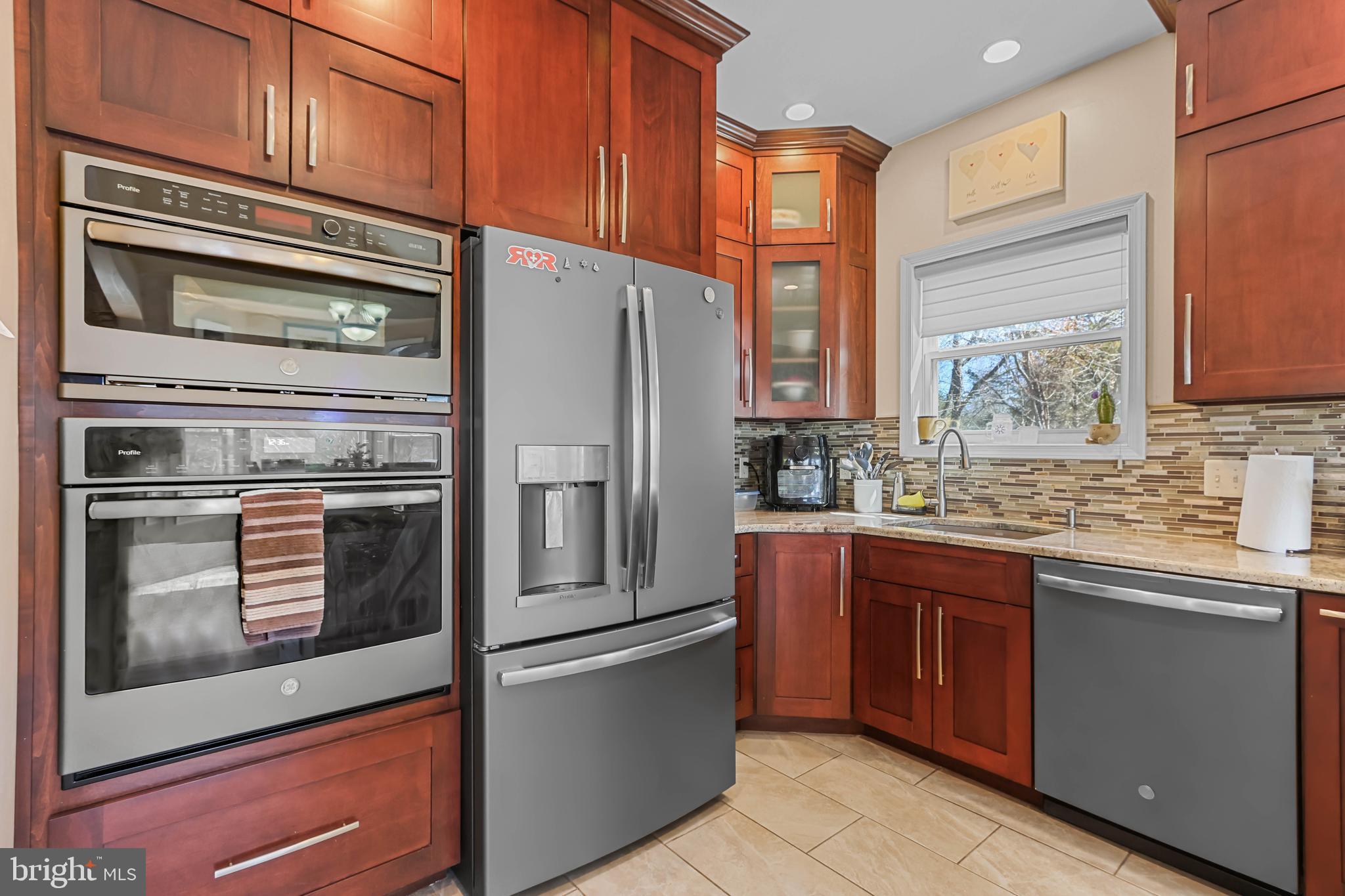 5 GLENVIEW LANE