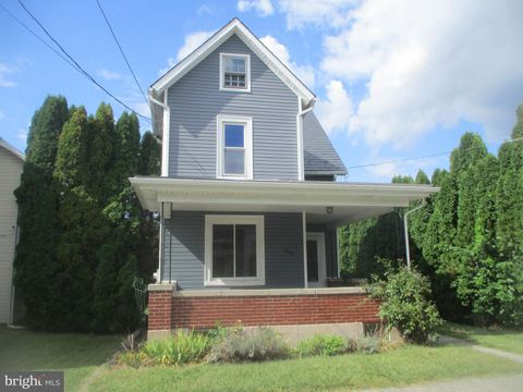 706 RACE STREET CATASAUQUA PA 18032