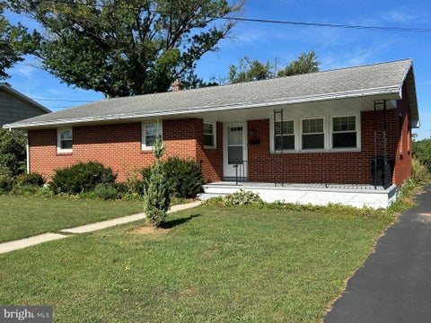 Homes For Sale - 211 E Race Street<br/> FLEETWOOD, PA 19522