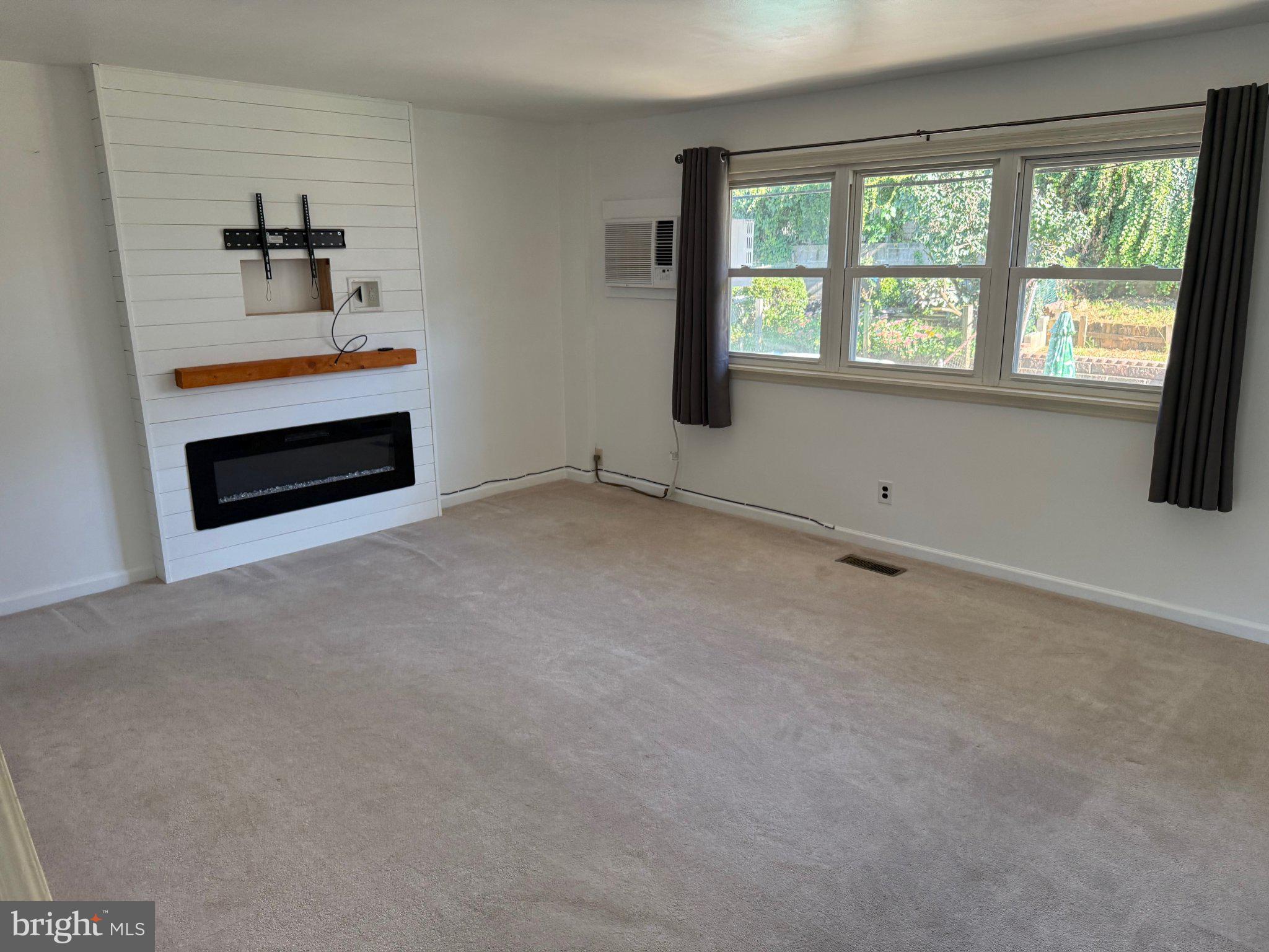 3555 CHURCHILL LANE