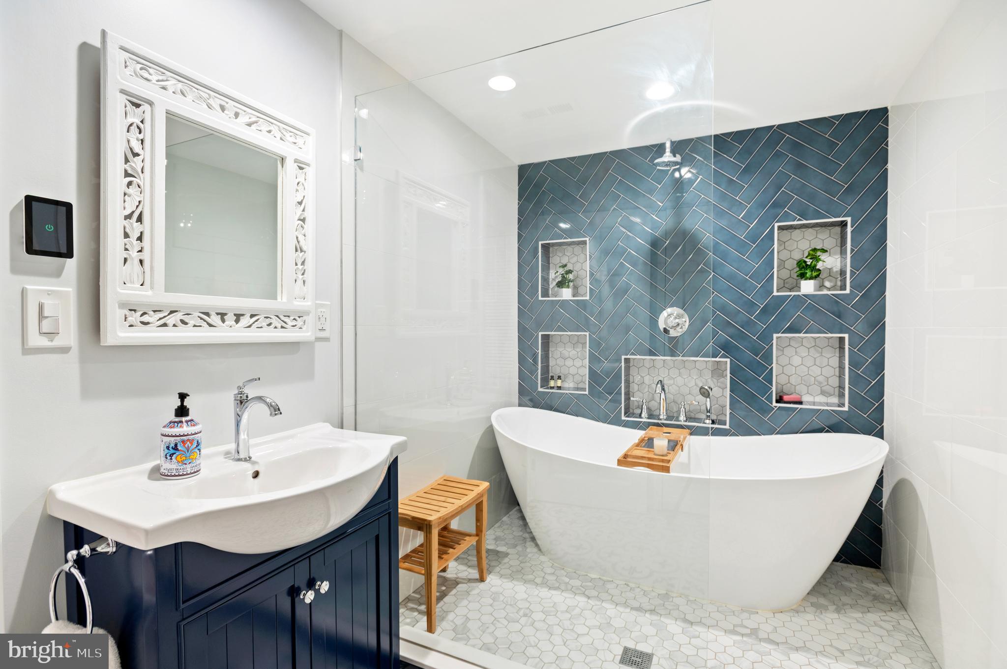 WOODLEY GARDENS - Residential